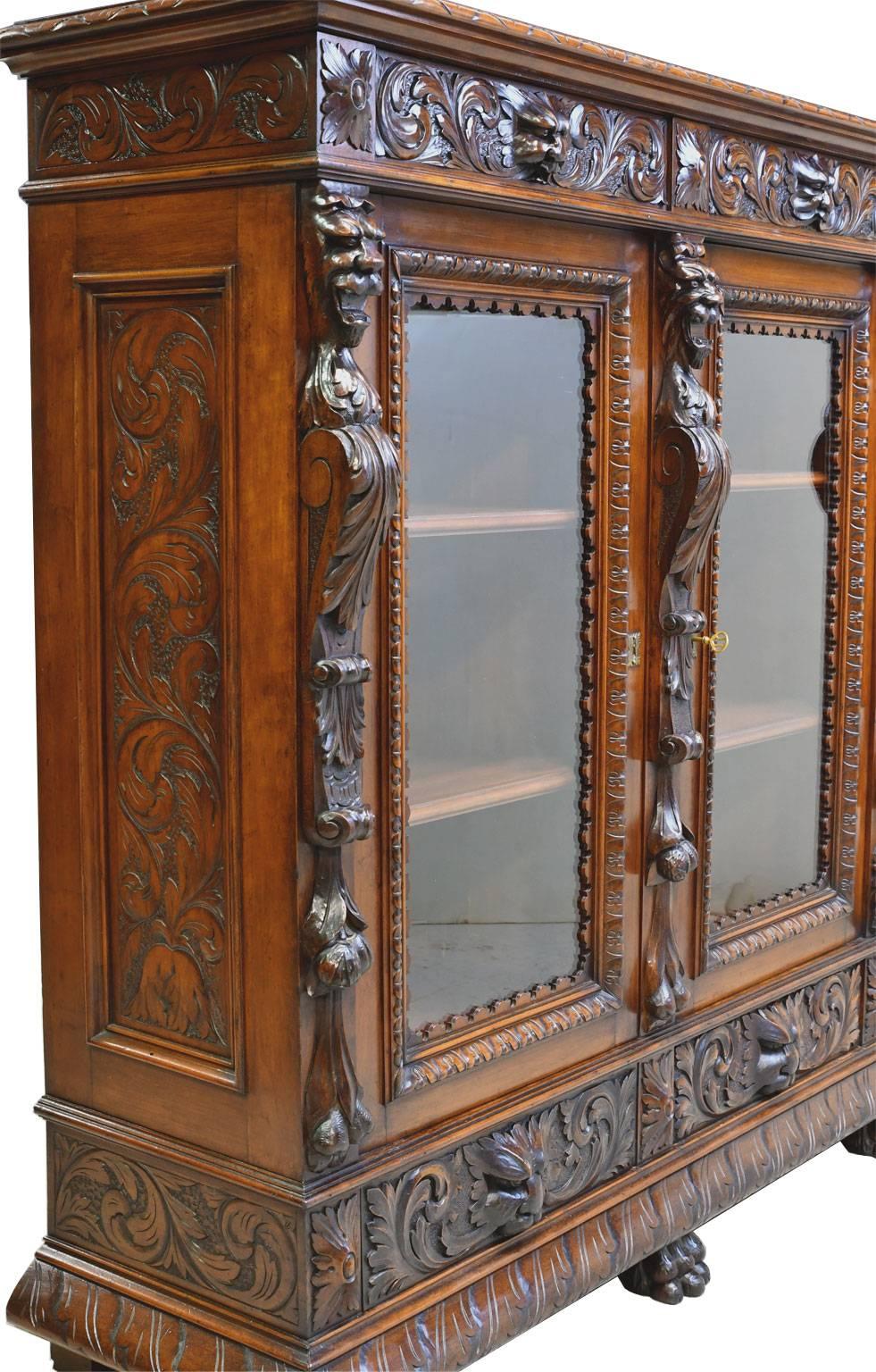 French Renaissance-Style Bookcase in Walnut with Original Glass, circa 1900 1