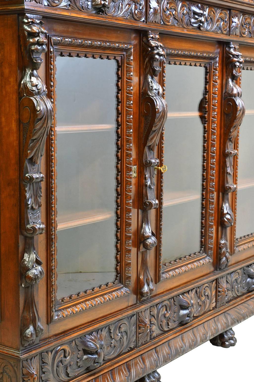 French Renaissance-Style Bookcase in Walnut with Original Glass, circa 1900 2