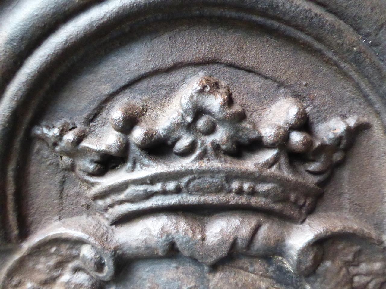 French fireback in Renaissance style with a coat of arms. The fireback is made of cast iron and has a natural brown patina. Upon request it can be made black / pewter. The condition is good, no cracks.

This product weighs more than 65 kg / 143 lbs.