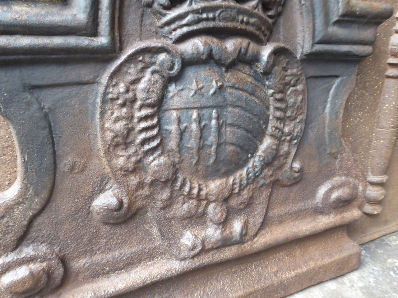 French Renaissance Style 'Coat of Arms' Fireback / Backsplash In Good Condition For Sale In Amerongen, NL