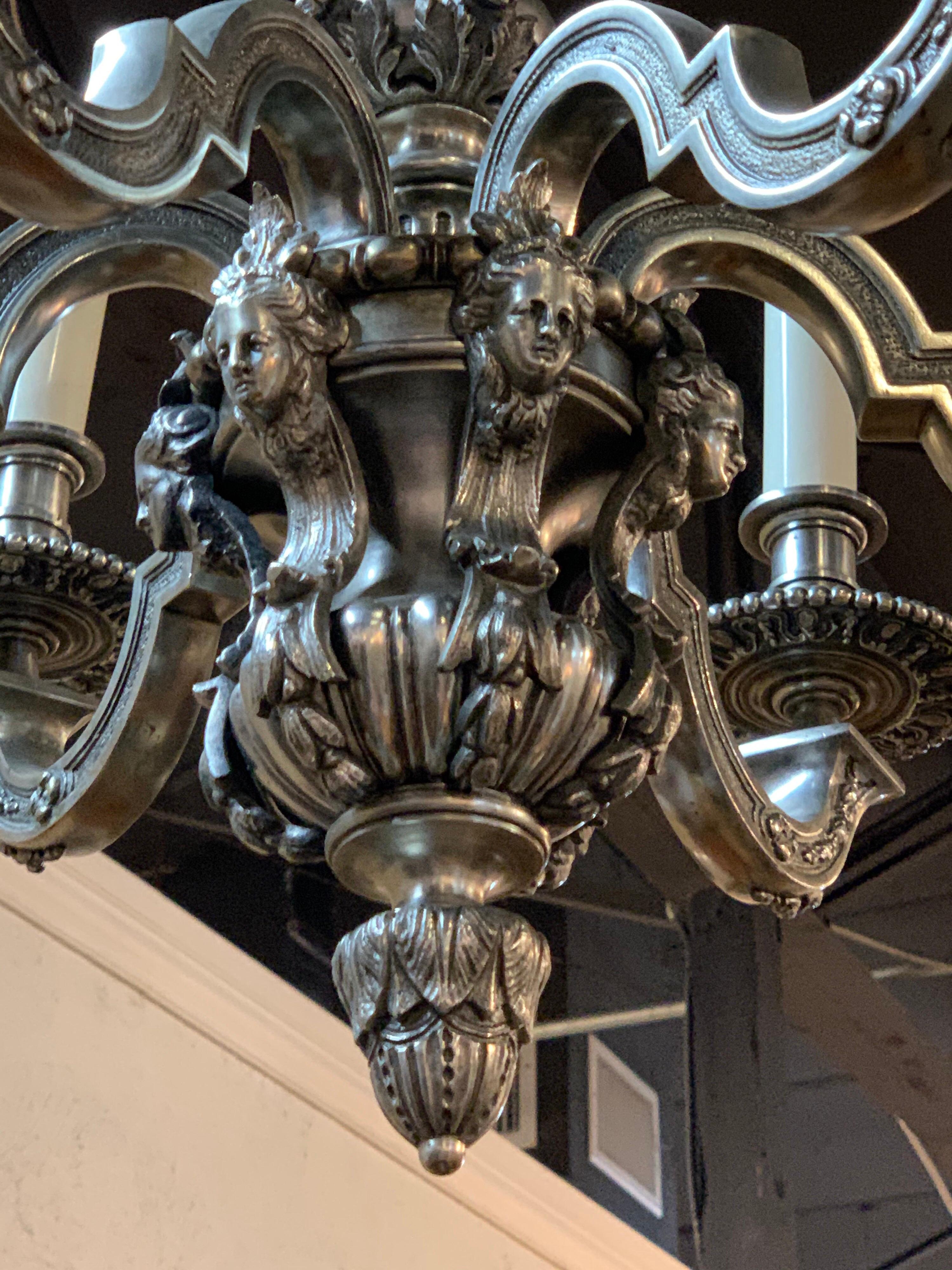 6-Licht-Kronleuchter im französischen Renaissance-Stil aus versilberter Bronze (Französisch) im Angebot