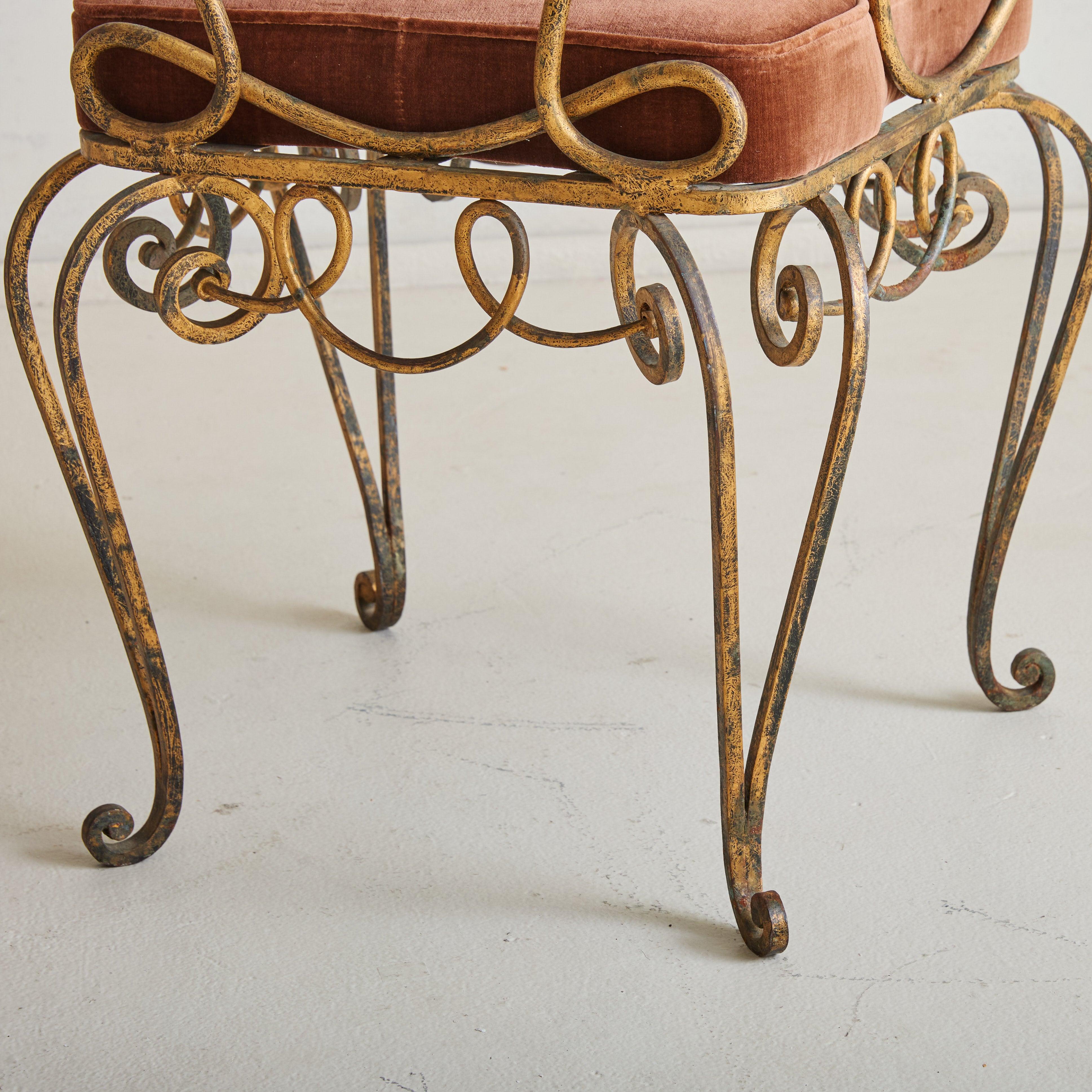 French René Gabriel Style Wrought Iron Accent Chair in Rust Velvet, 1940s en Bueno estado para la venta en Chicago, IL