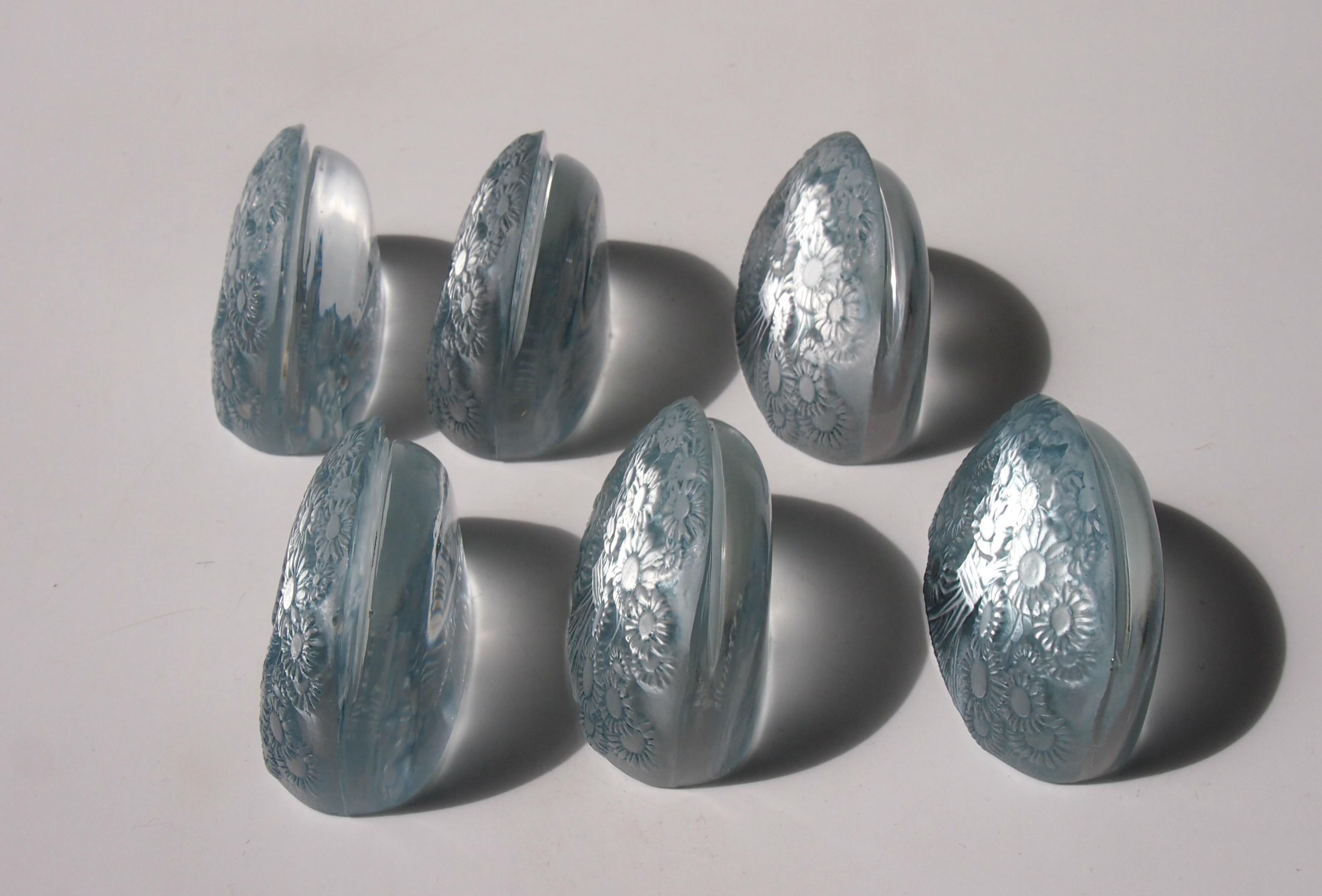 Juego de caja Art Déco francés René Lalique, porta menús Marguerites mancha azul, 1924 Francés en venta