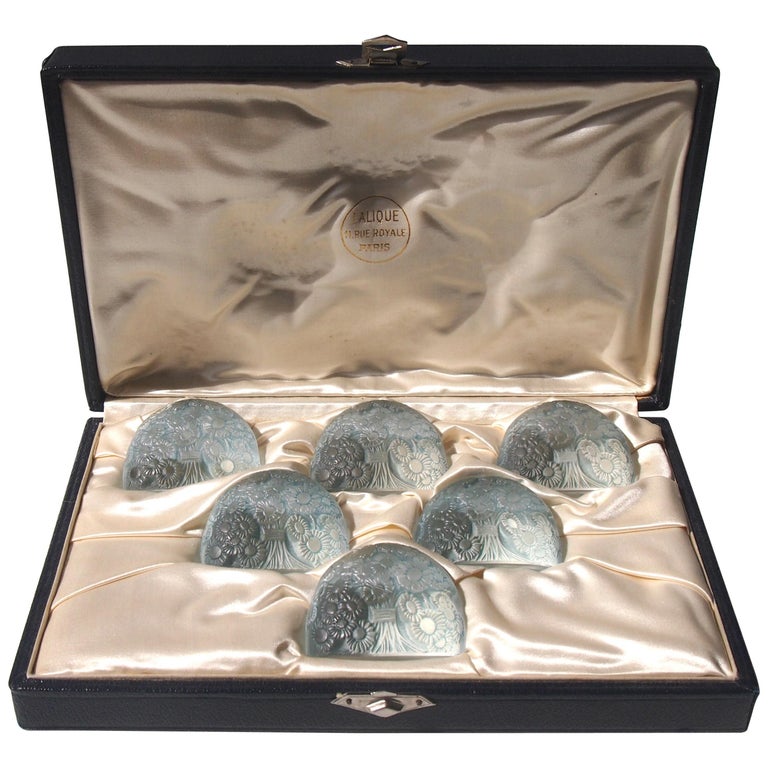 French Rene Lalique Art Nouveau Box Set of Blue Stain Marguerites Menu Holders For Sale