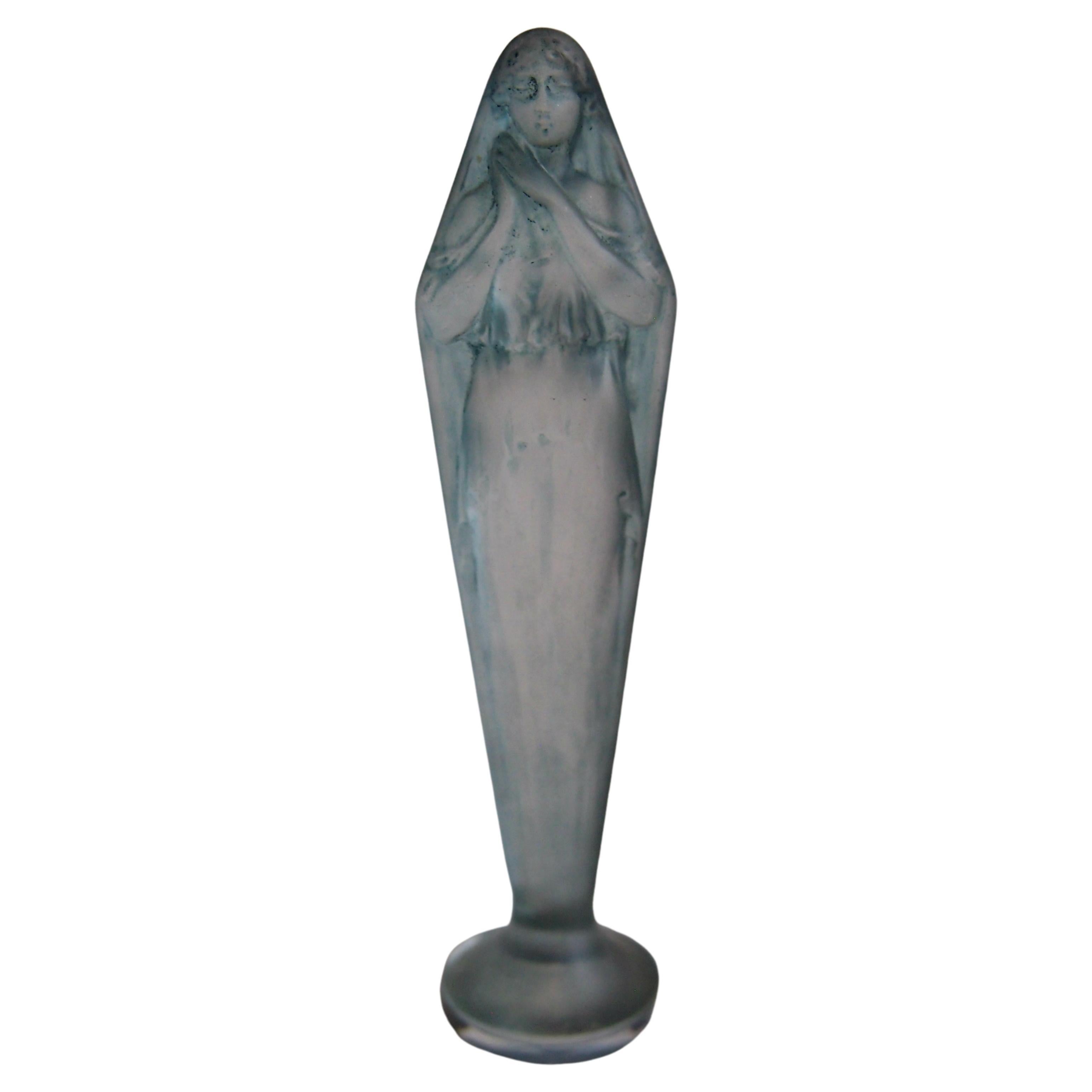 Französische Rene Lalique-Glasschrank „Figurine Mains Jointes“
