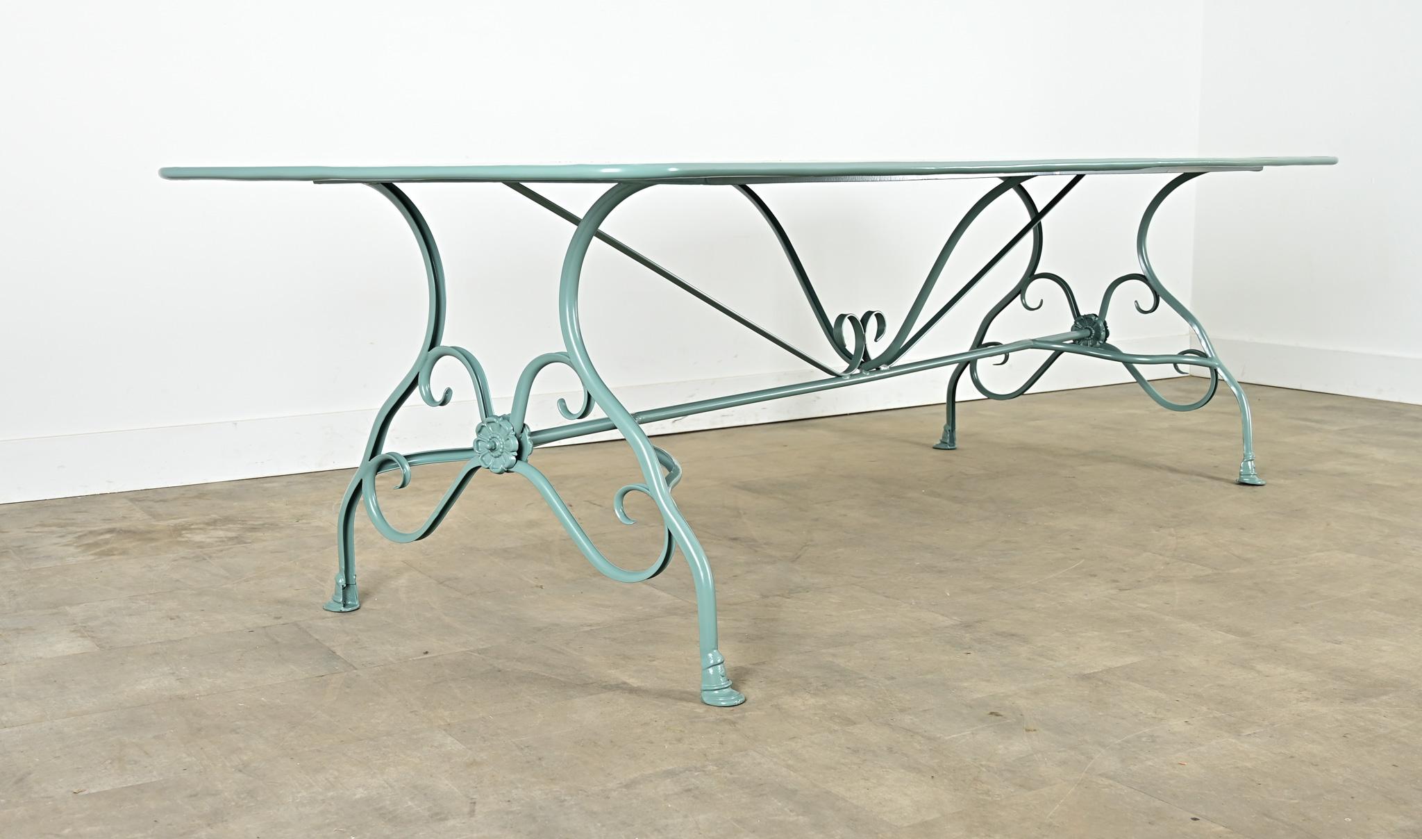 Moulage Table de salle à manger en métal de reproduction française en peinture poudre neuve en vente