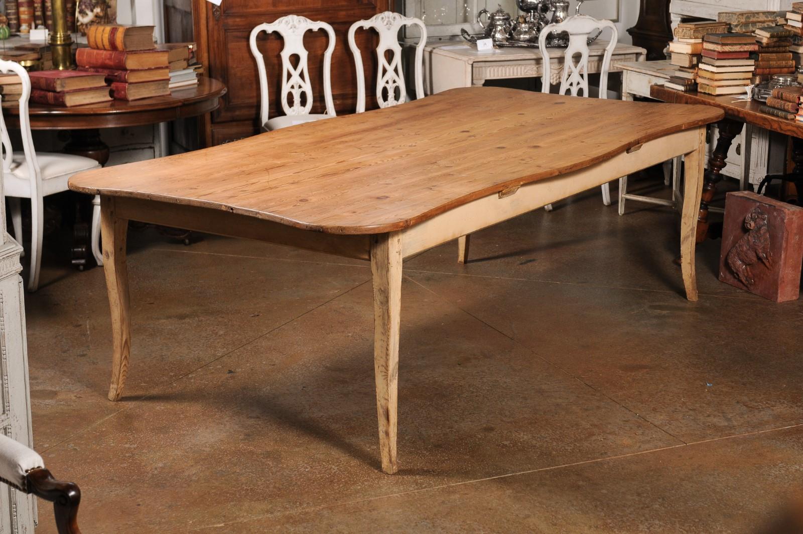 French Restauration 1820s Fir Wood Distressed Farm Table with Serpentine Top 3