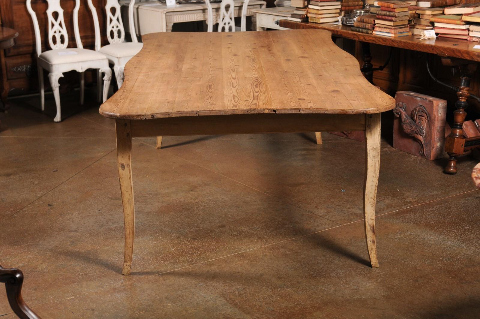 French Restauration 1820s Fir Wood Distressed Farm Table with Serpentine Top 4