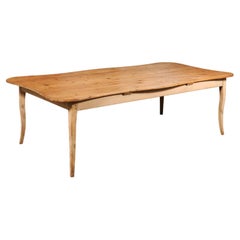 Table de ferme en bois de sapin vieilli de la restauration française des années 1820 avec plateau serpentin