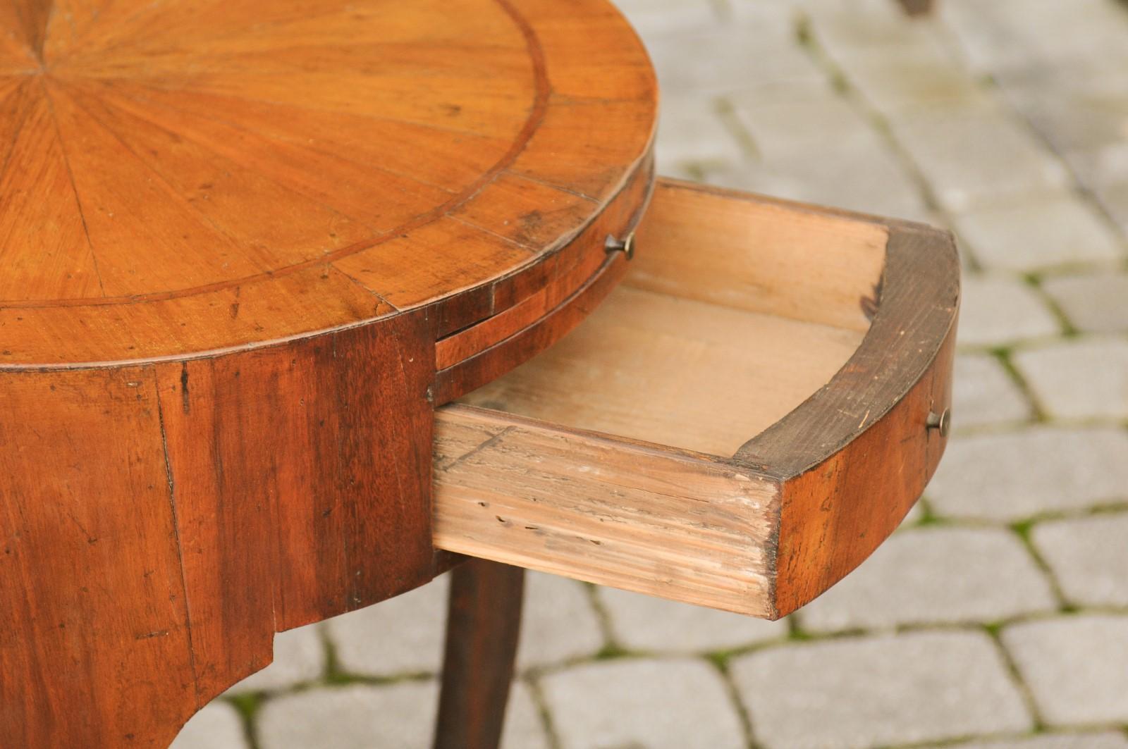 French Restauration 1820s Walnut Circular Side Table with Radiating Veneer 6