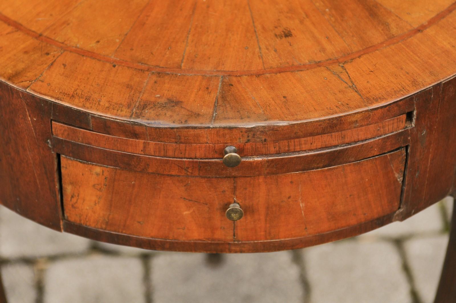 French Restauration 1820s Walnut Circular Side Table with Radiating Veneer 11