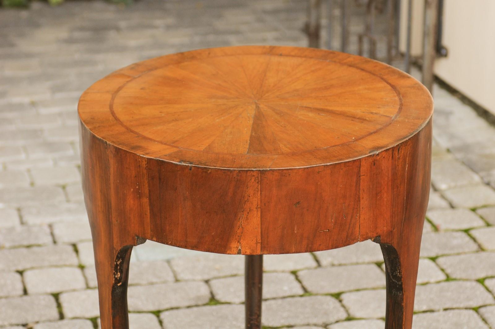 19th Century French Restauration 1820s Walnut Circular Side Table with Radiating Veneer