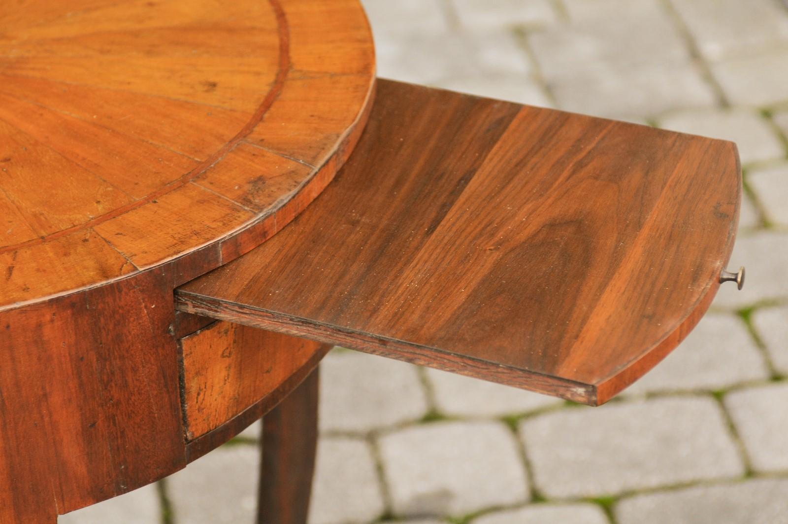 French Restauration 1820s Walnut Circular Side Table with Radiating Veneer 4