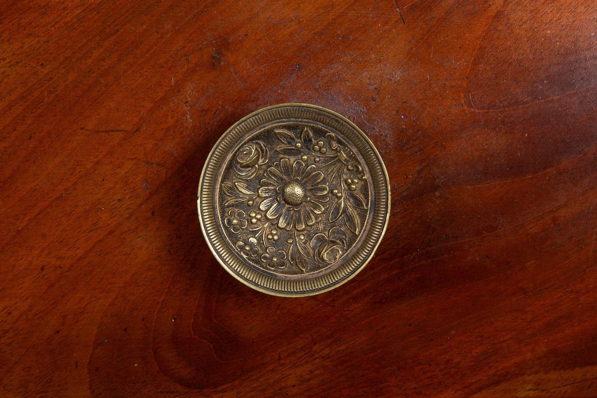 French Restauration Antique Mahogany Cylinder Roll-Top Desk circa 1830 For Sale 12