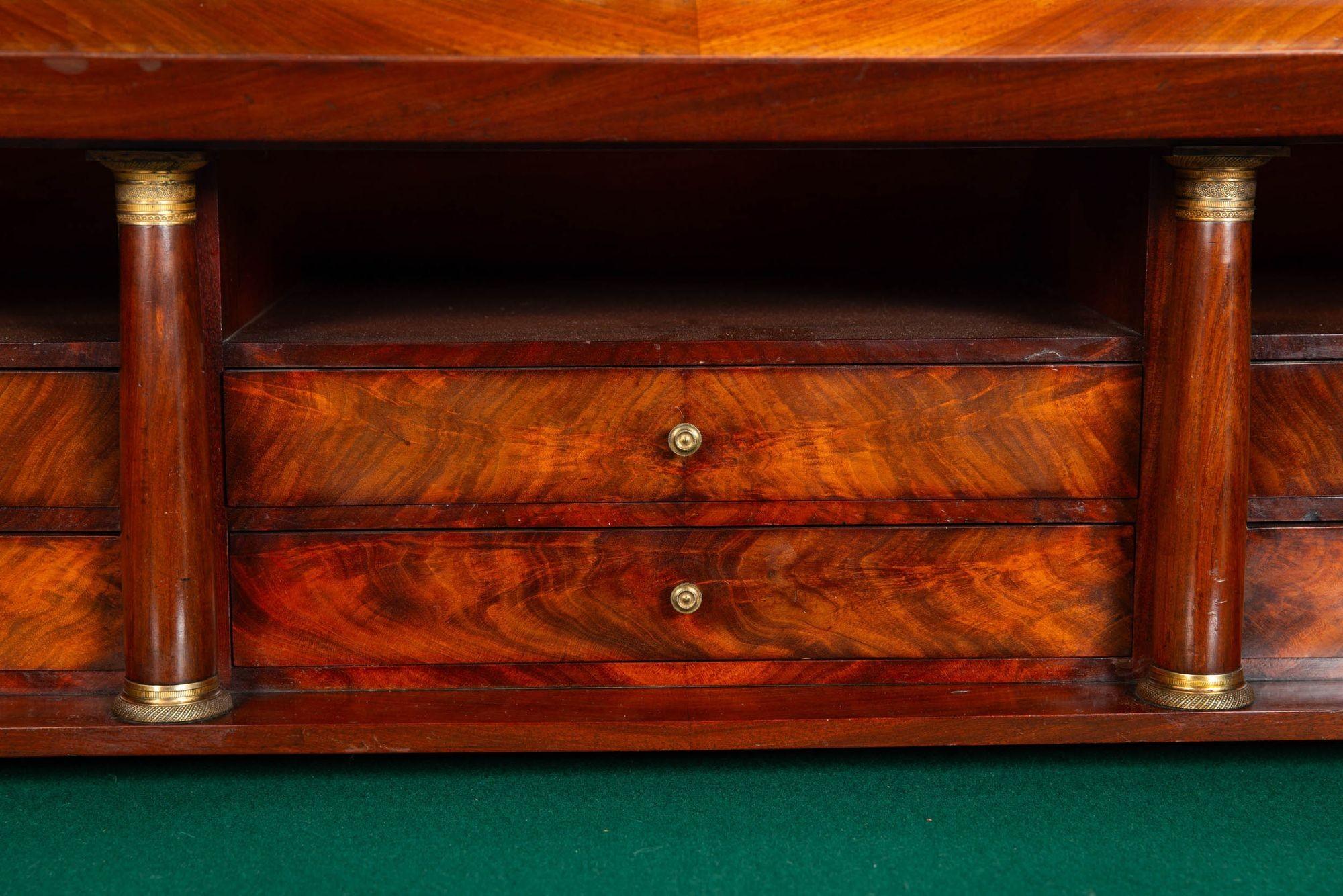 French Restauration Antique Mahogany Cylinder Roll-Top Desk circa 1830 For Sale 13