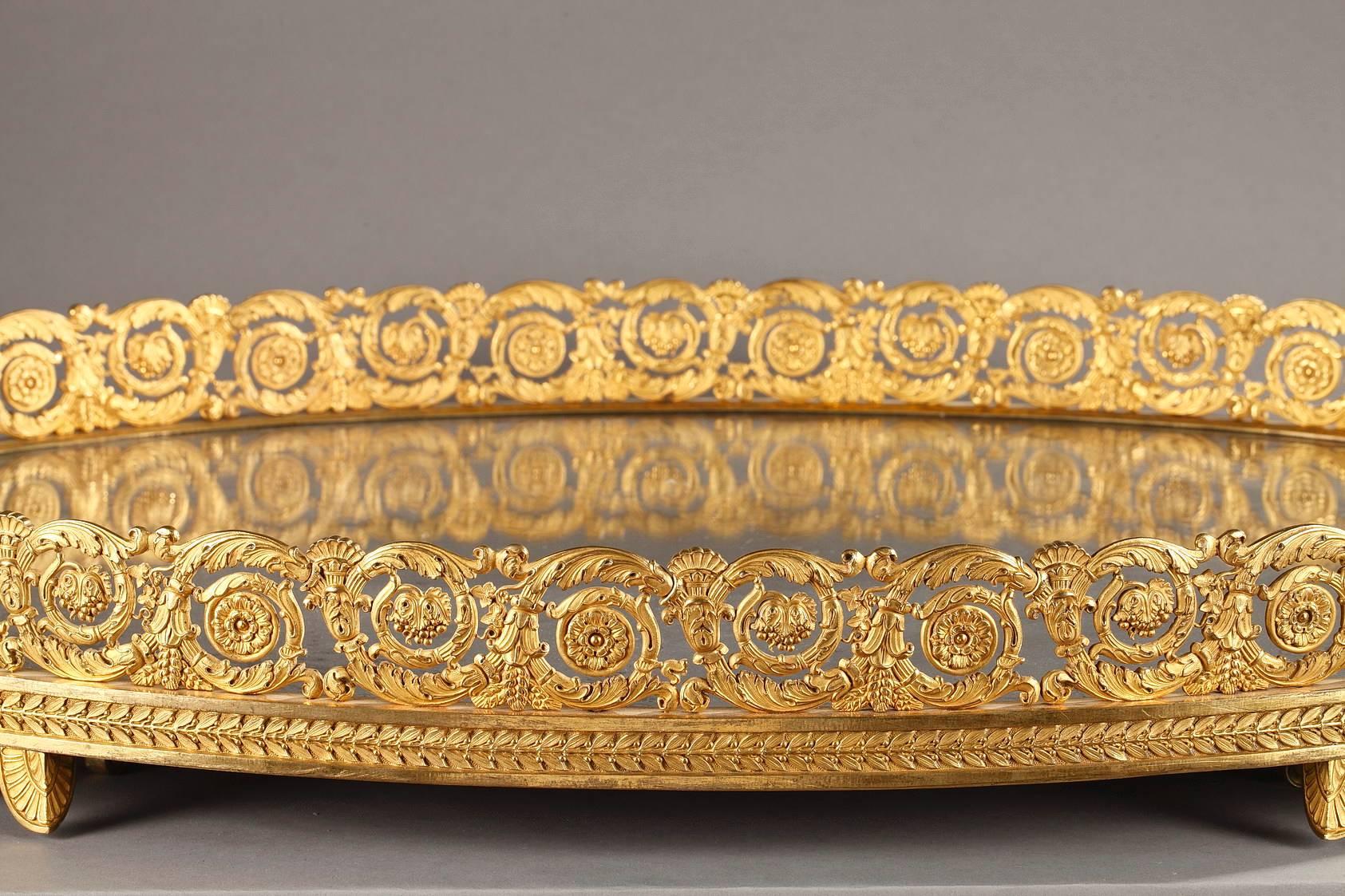 Tafelaufsatz aus vergoldeter Bronze aus der Restauration der Jahrhundertmitte (Französisch) im Angebot