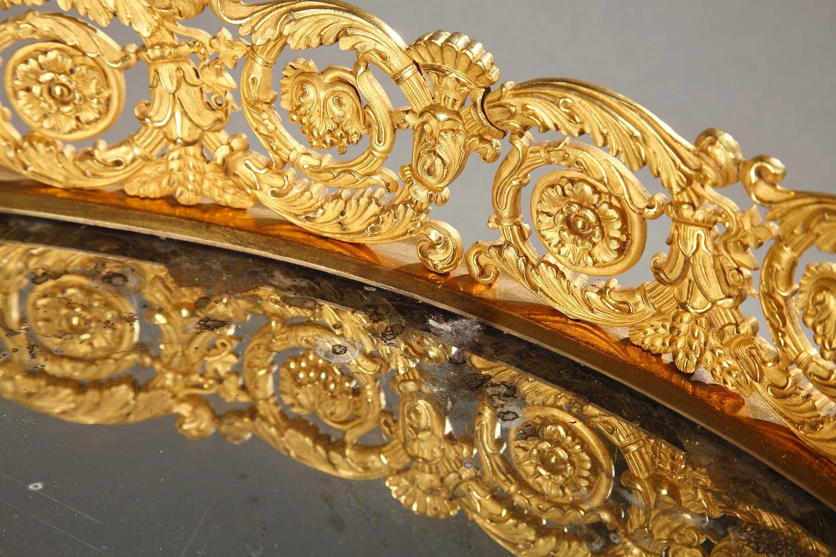 Tafelaufsatz aus vergoldeter Bronze aus der Restauration der Jahrhundertmitte (Frühes 19. Jahrhundert) im Angebot