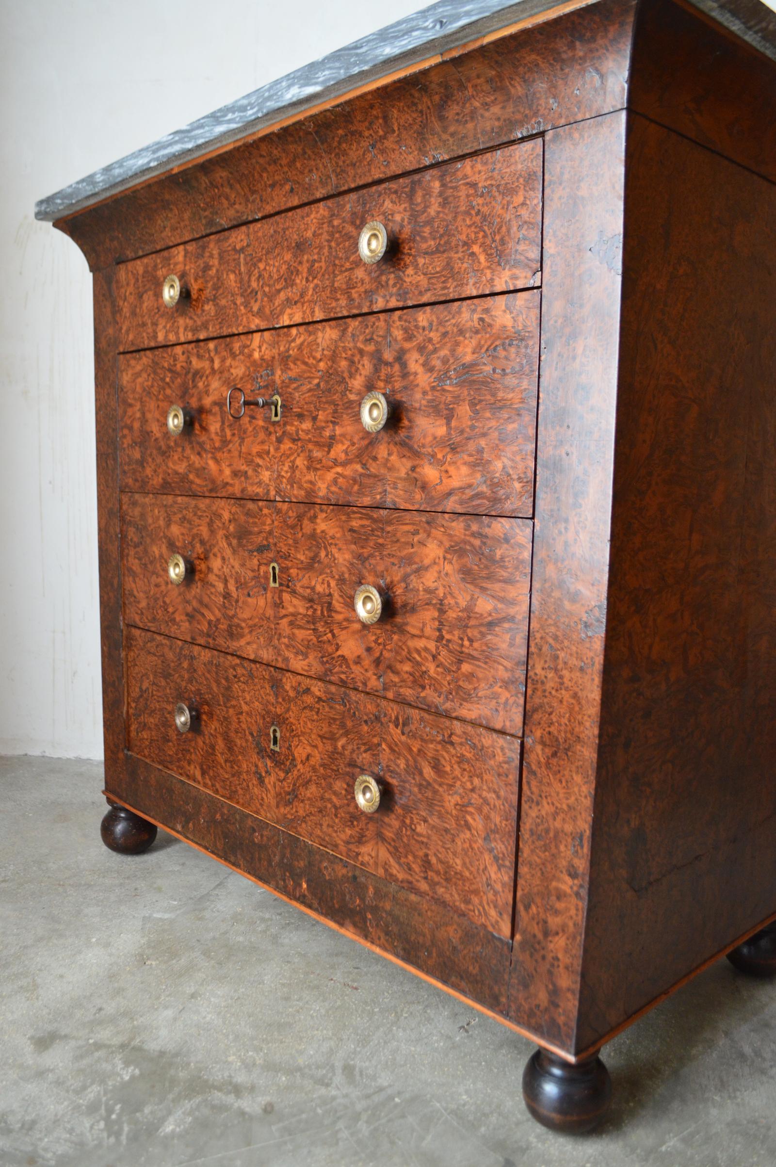 French Restauration Charles X Cedar Burl Chest of Drawers or Commode, circa 1830 1