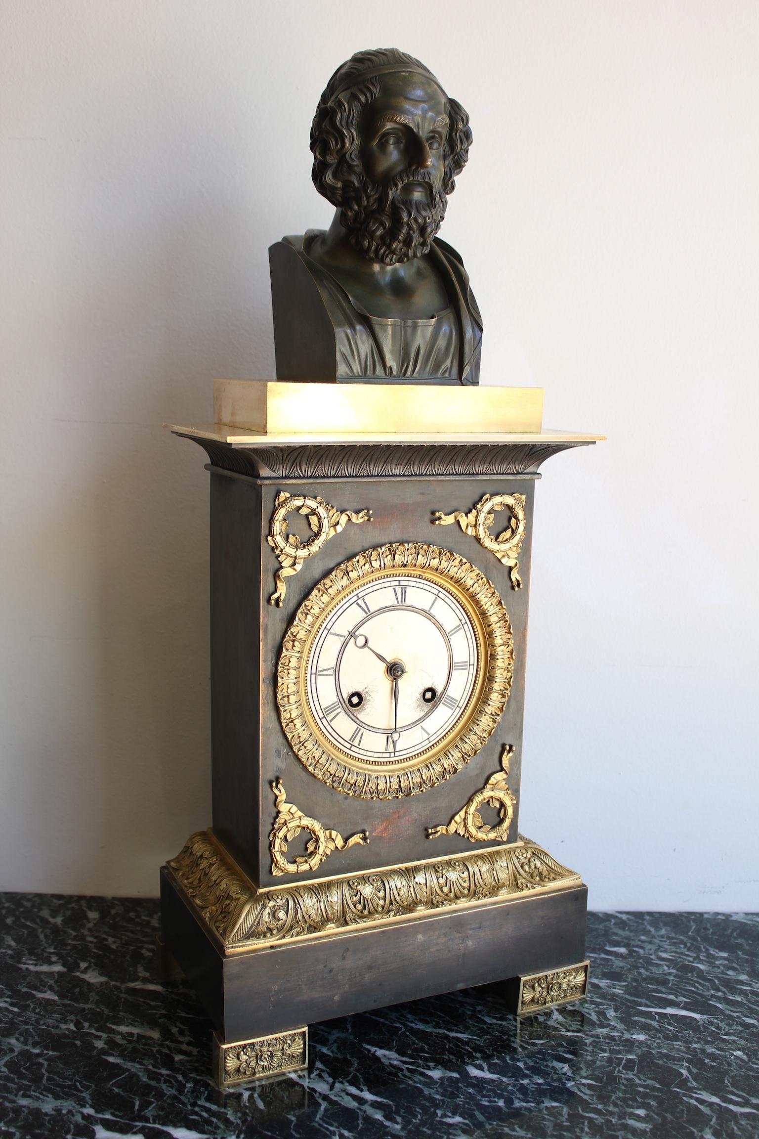 French restauration clock, surmounted by a bust of Homer.
Good condition.
Dimensions: Height 55cm, width 22cm, depth 13cm.