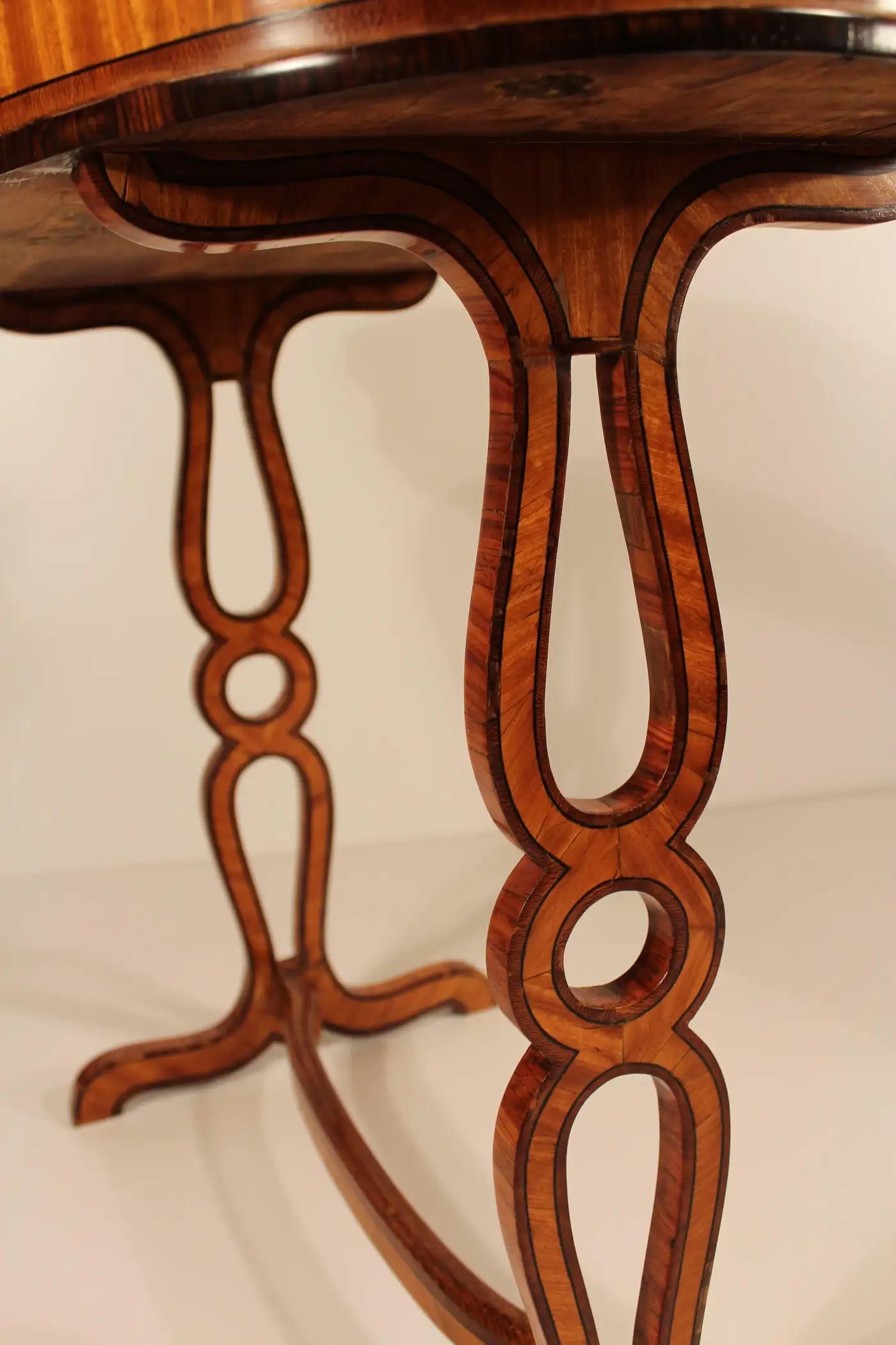 Début du XIXe siècle Table d'appoint ou petit bureau de restauration française en forme de rein, 1820 en vente