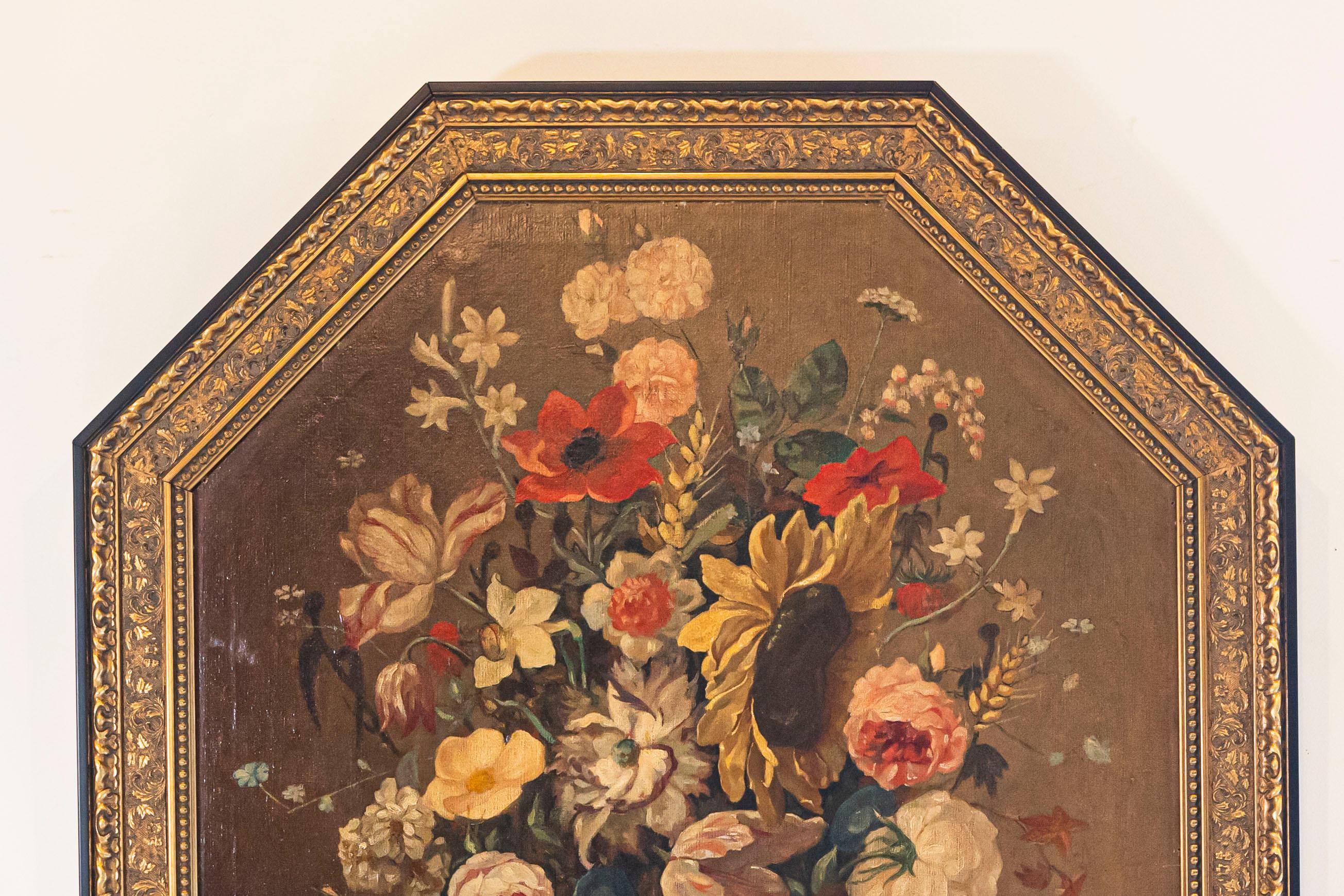 Dorato Quadro ottagonale incorniciato del periodo della Restaurazione francese del 1820, raffigurante un bouquet in vendita