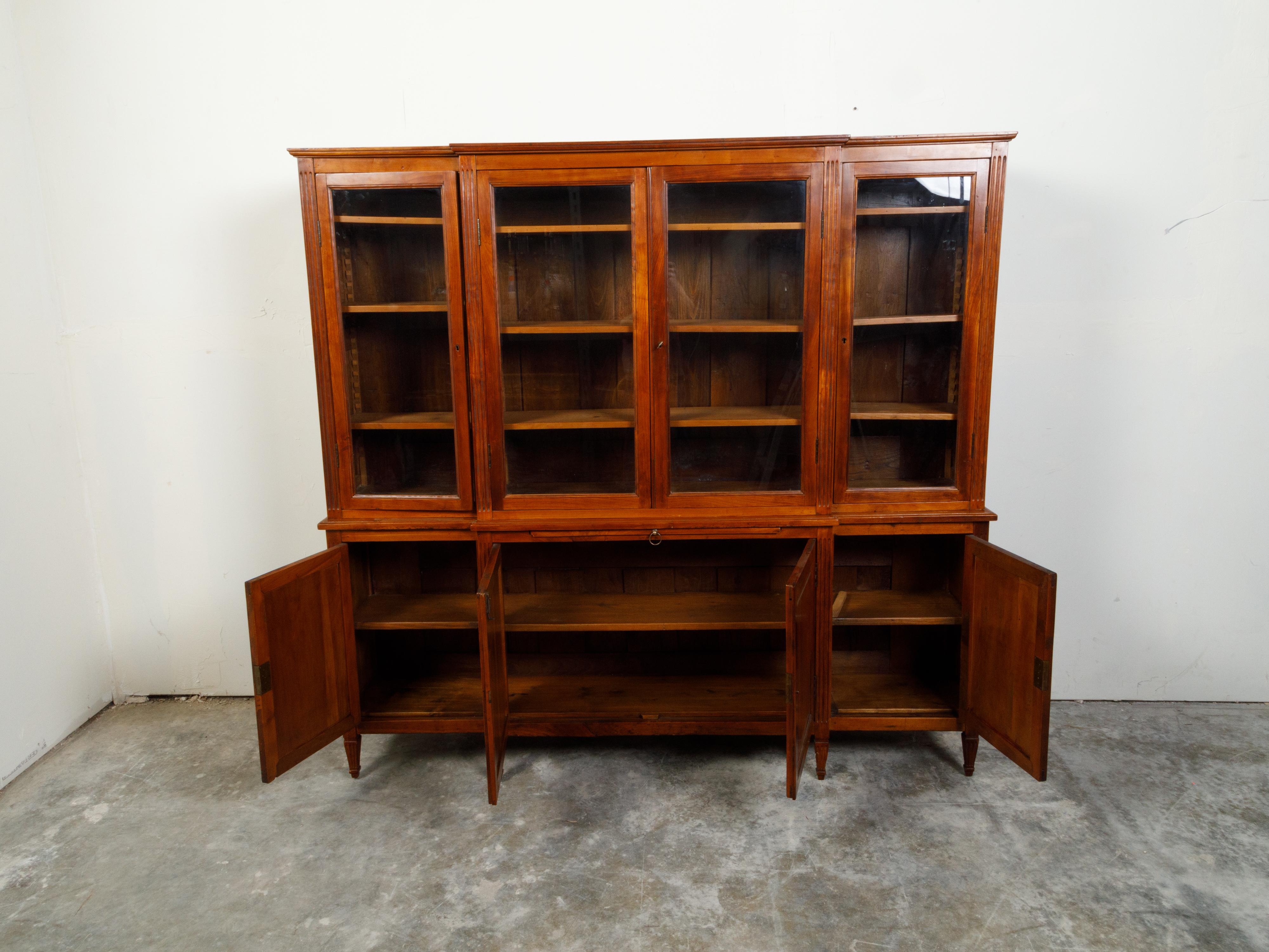 French Restauration Period 1820s Walnut Breakfront Bookcase with Glass Doors For Sale 3
