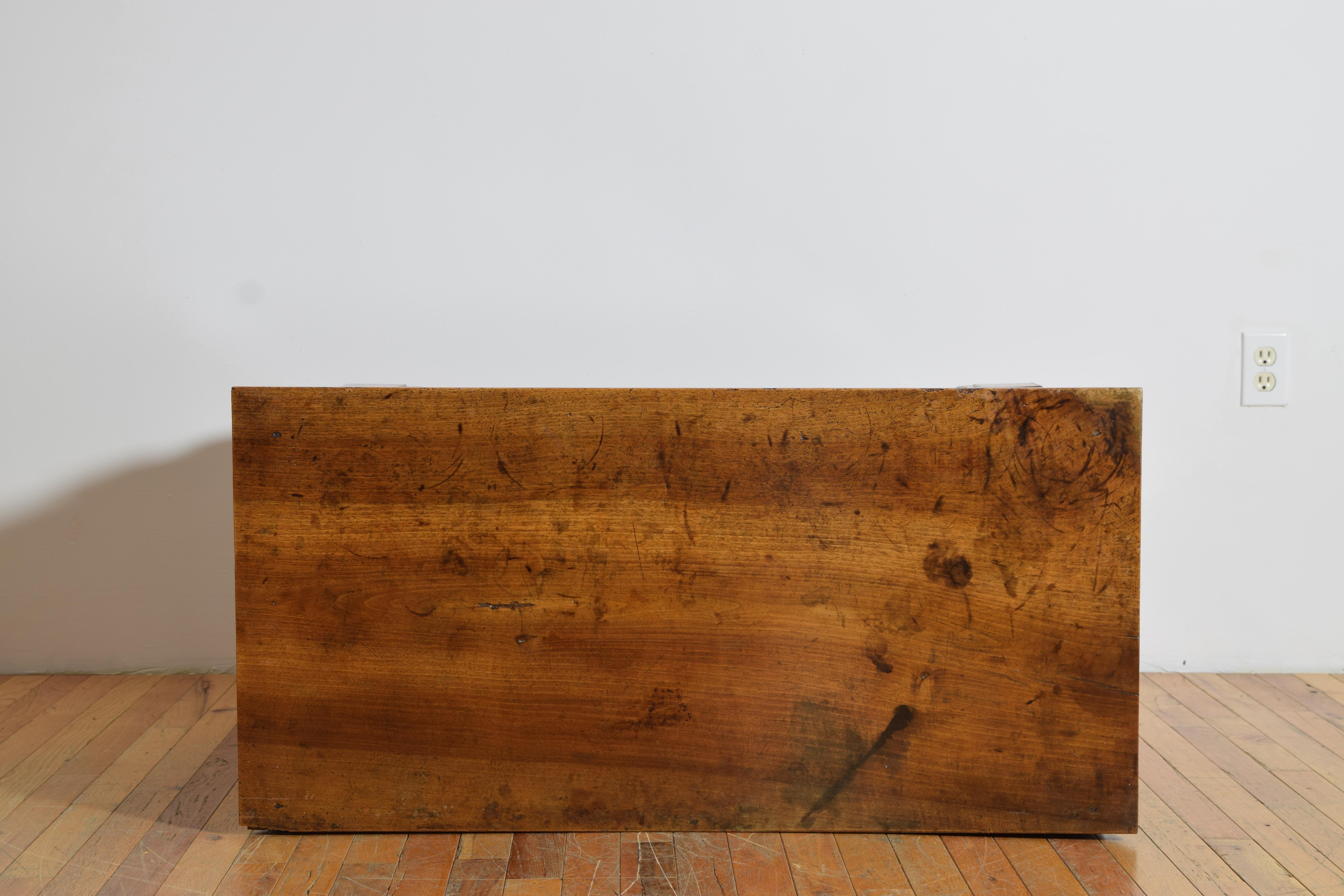 Commodo a 3 cassetti in ottone del periodo della Restaurazione francese, 1820 ca. in vendita 3