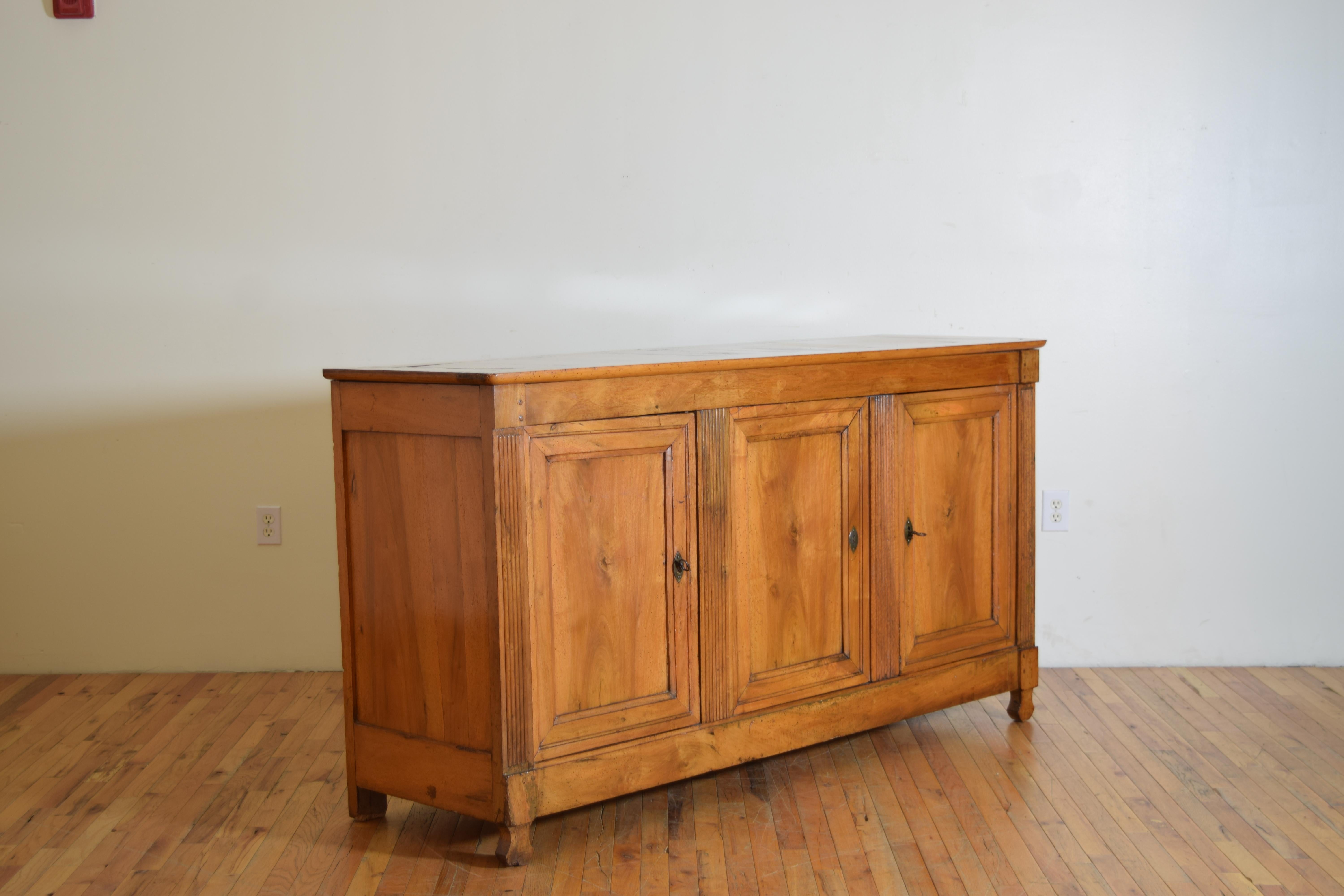 Enfilade en noyer clair d'époque Restauration, 3-pièces, 1er quart 19e s. Bon état à Atlanta, GA
