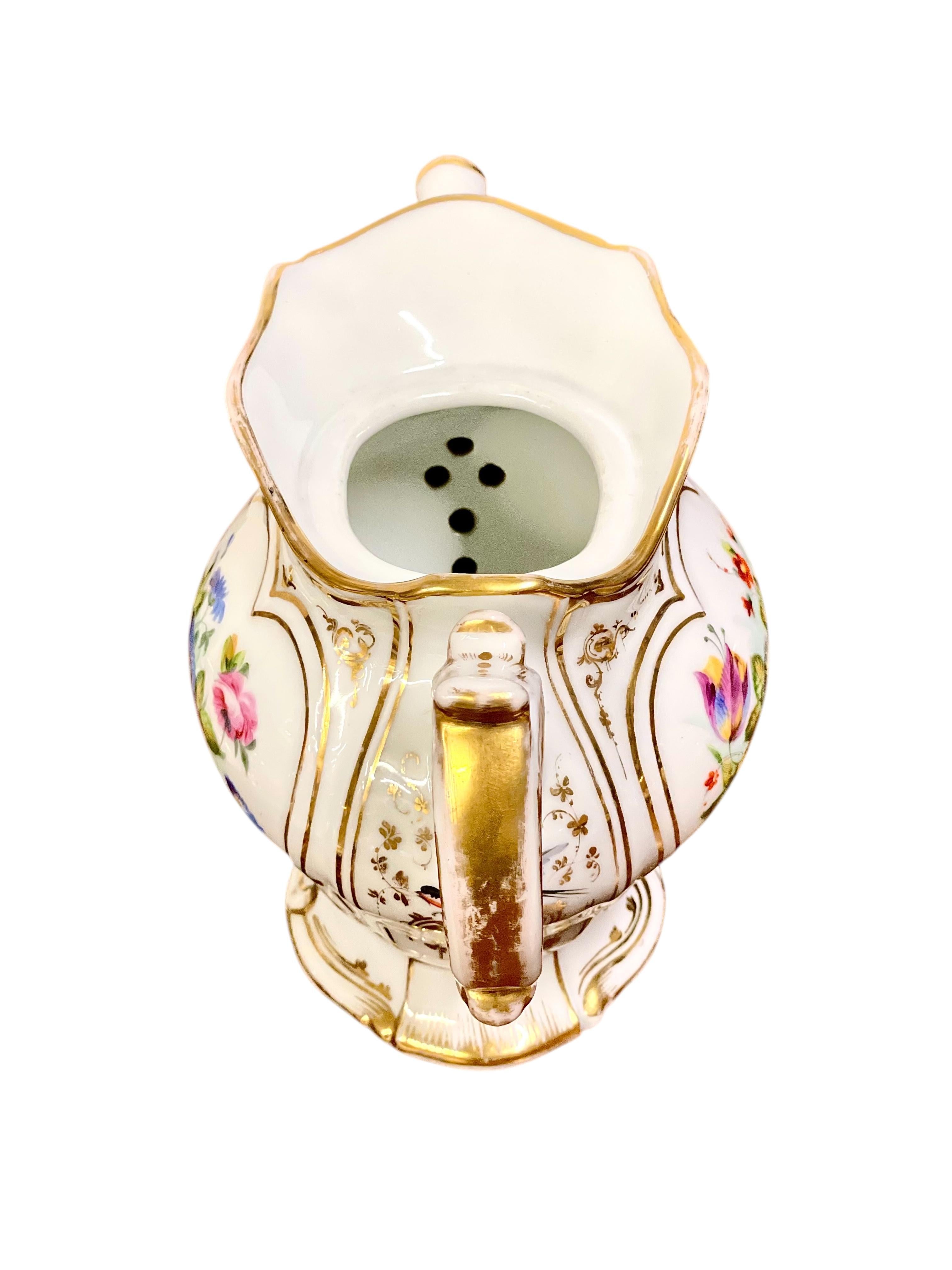 French Restauration Period Paris Porcelain Tea Set, Hand-Painted Gilded Accents For Sale 12