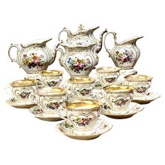 Juego de Té de Porcelana de París de la Época de la Restauración Francesa, Acentos Dorados Pintados a Mano