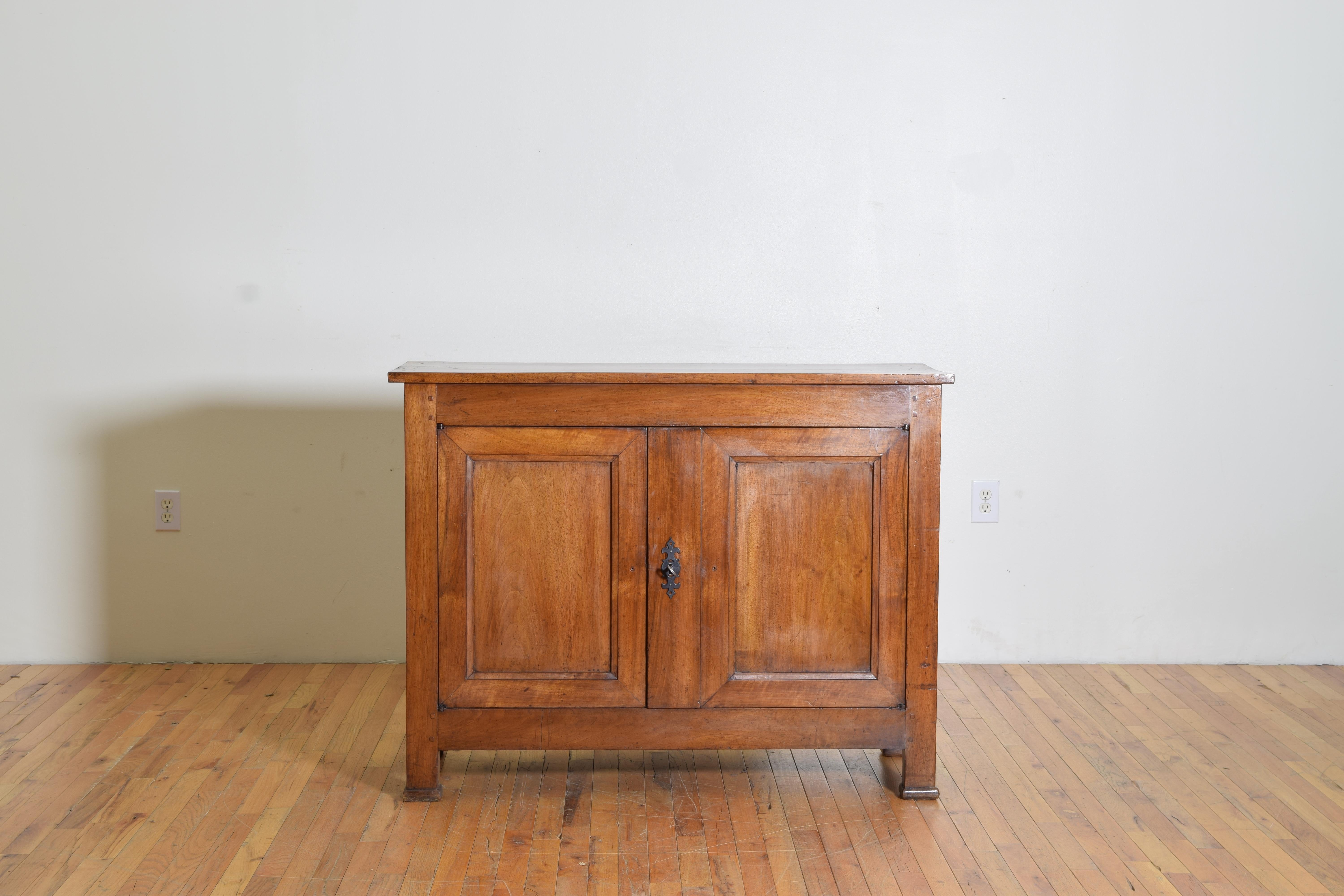 French Restauration Period Walnut 2-Door Shallow Buffet, ca. 1830 In Good Condition For Sale In Atlanta, GA