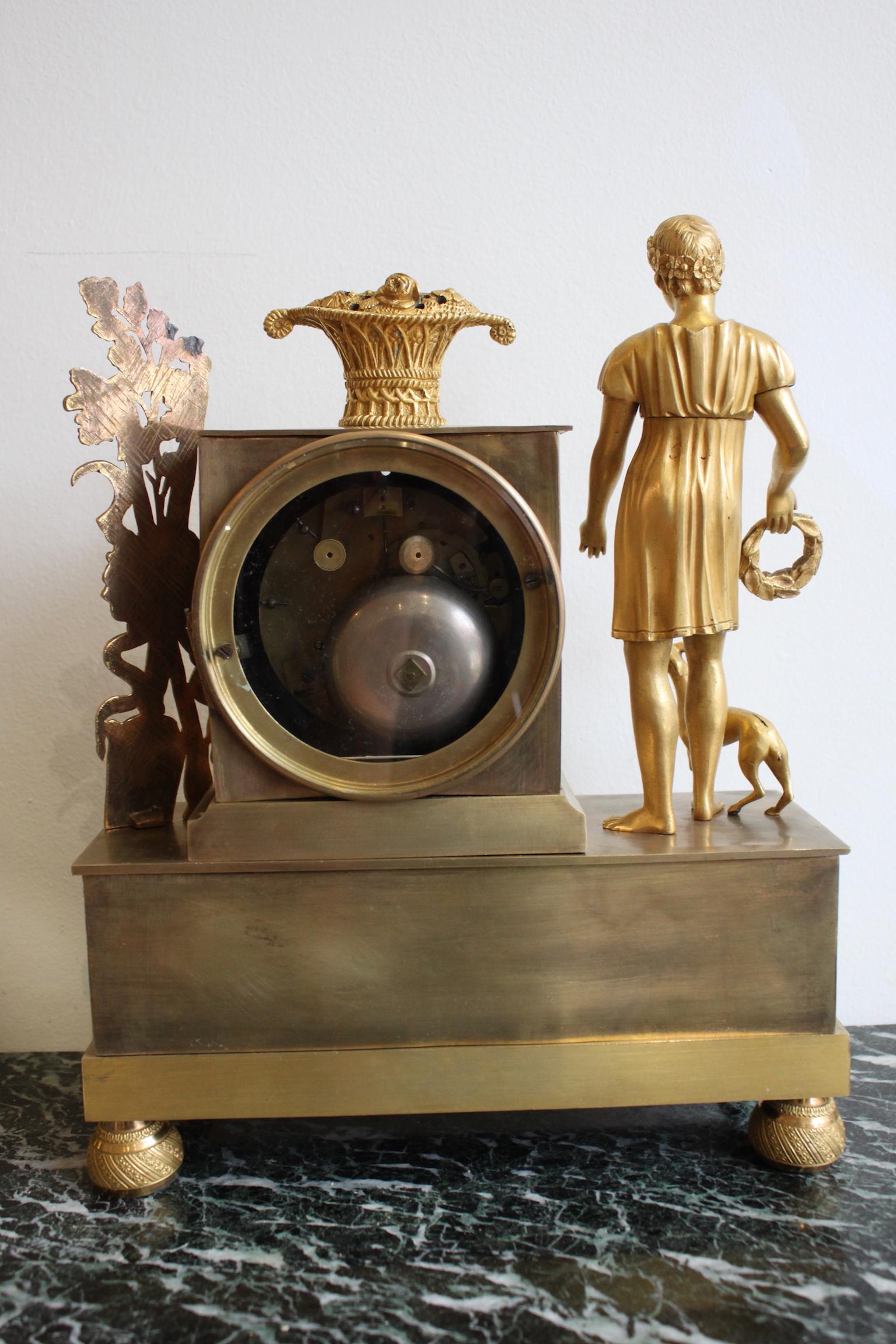 French Restoration Gilt Bronze Clock In Good Condition For Sale In Marseille, FR