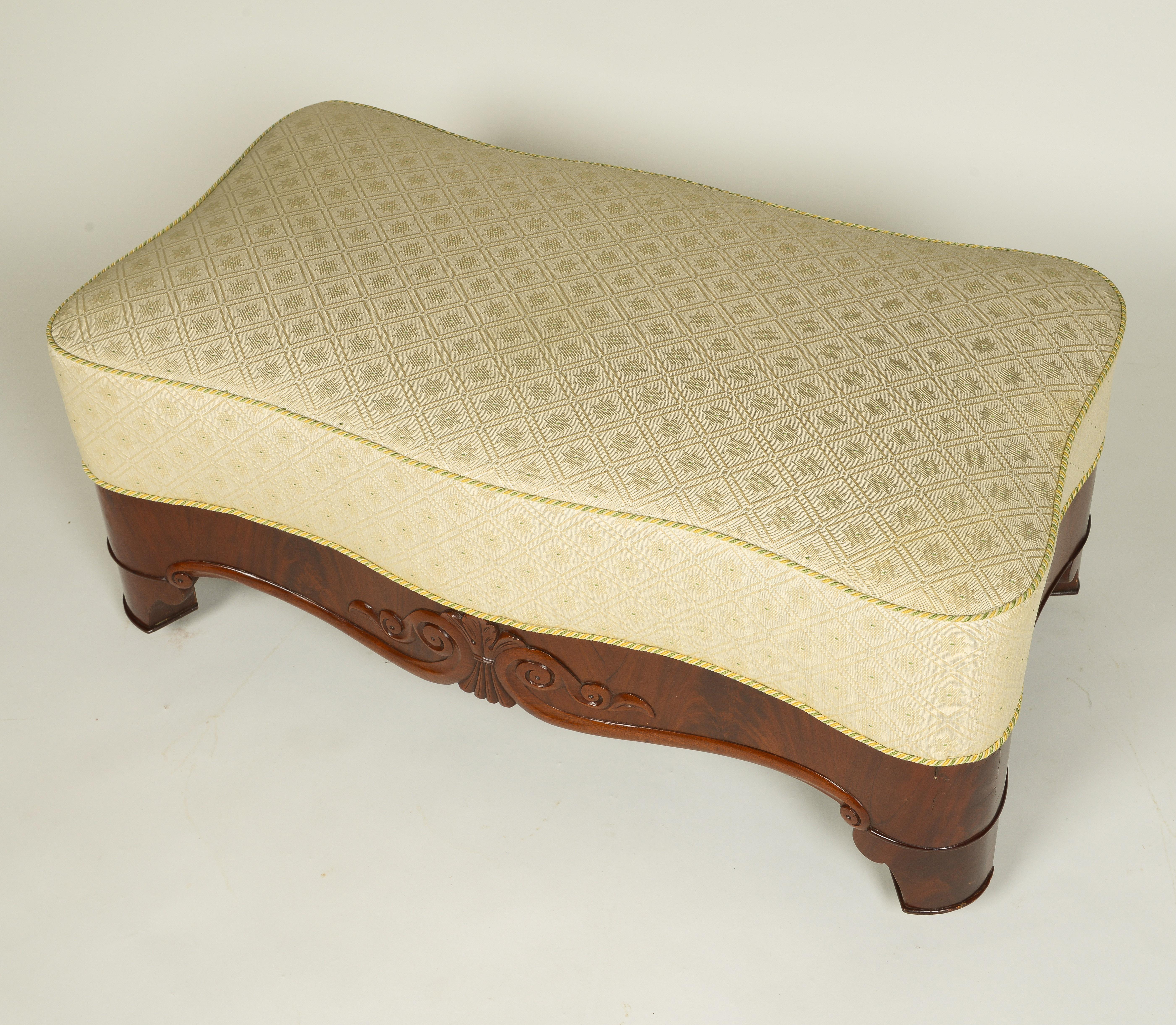 Mid-19th Century French Restoration Mahogany and Upholstered Serpentine Bench For Sale