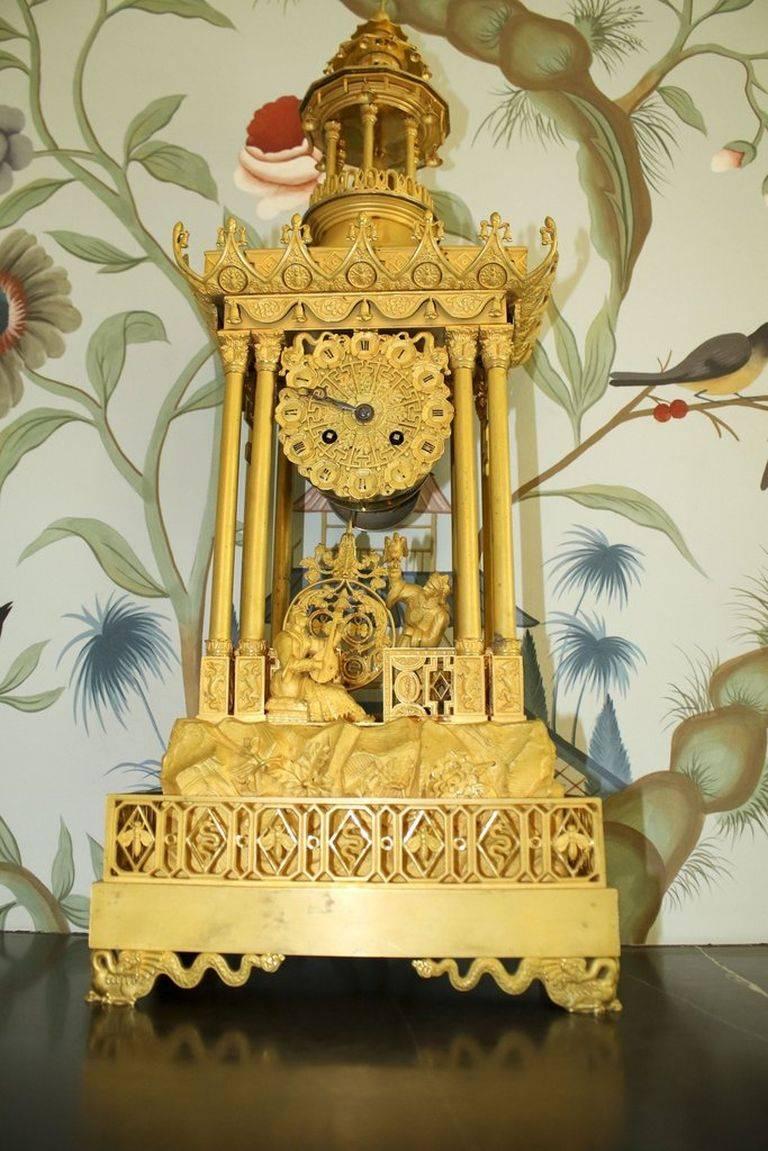 French Restoration Period Chinese Motif Gilt Bronze Mantel Clock by Honoré Pons In Good Condition For Sale In Farmers Branch, TX