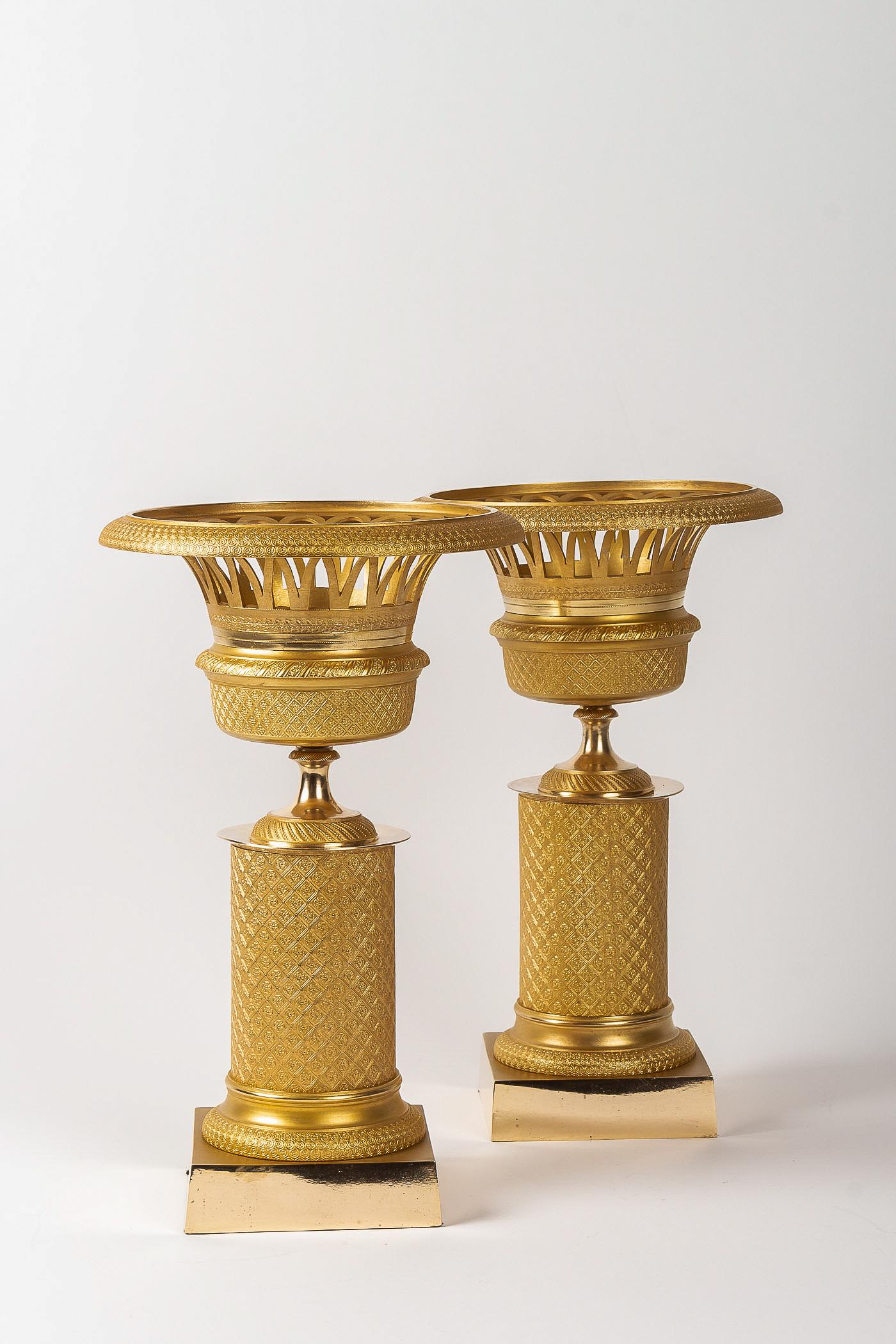 French Restoration Period Pair of Gilt-Bronze Cups, circa 1815-1830 In Good Condition In Saint Ouen, FR