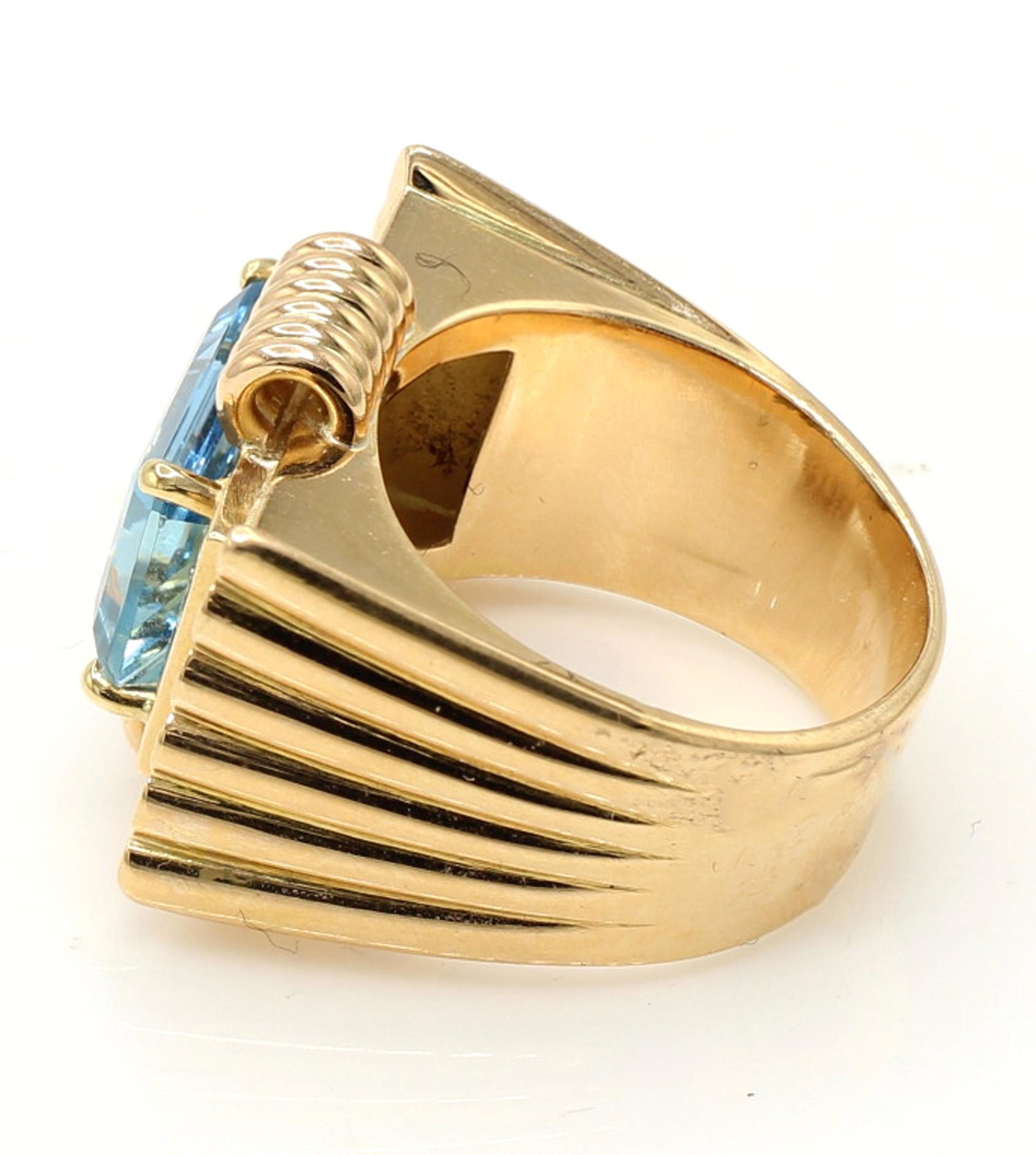 Anello francese retrò in oro giallo 18 carati con acquamarina In condizioni ottime in vendita a New York, NY