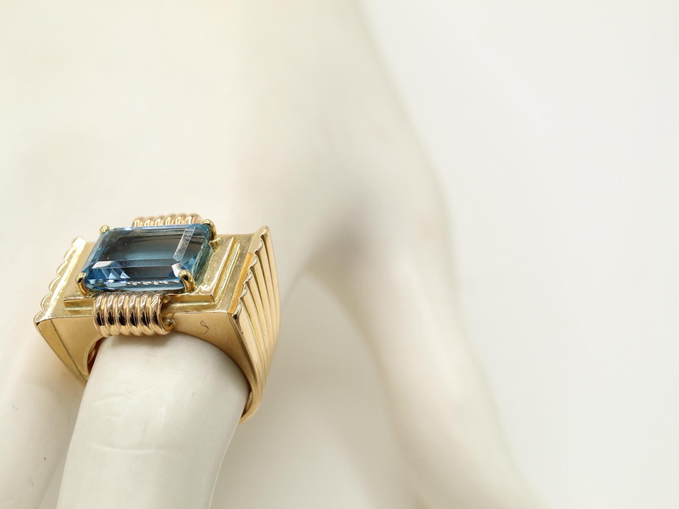 Anello francese retrò in oro giallo 18 carati con acquamarina in vendita 1