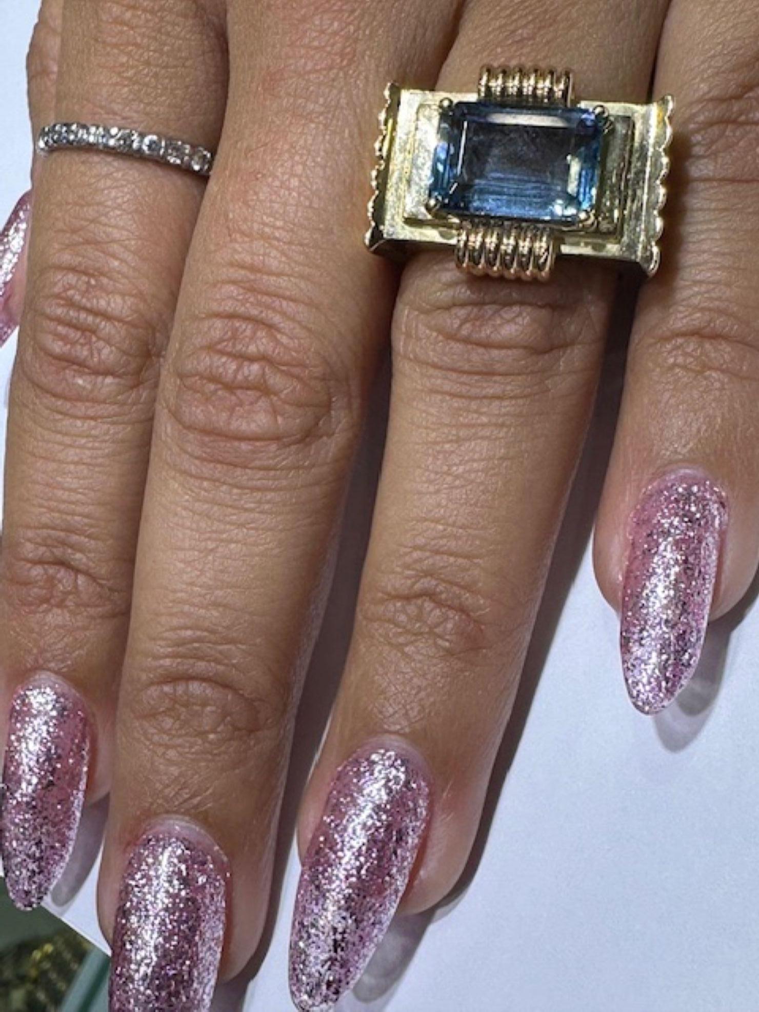 Anello francese retrò in oro giallo 18 carati con acquamarina in vendita 3