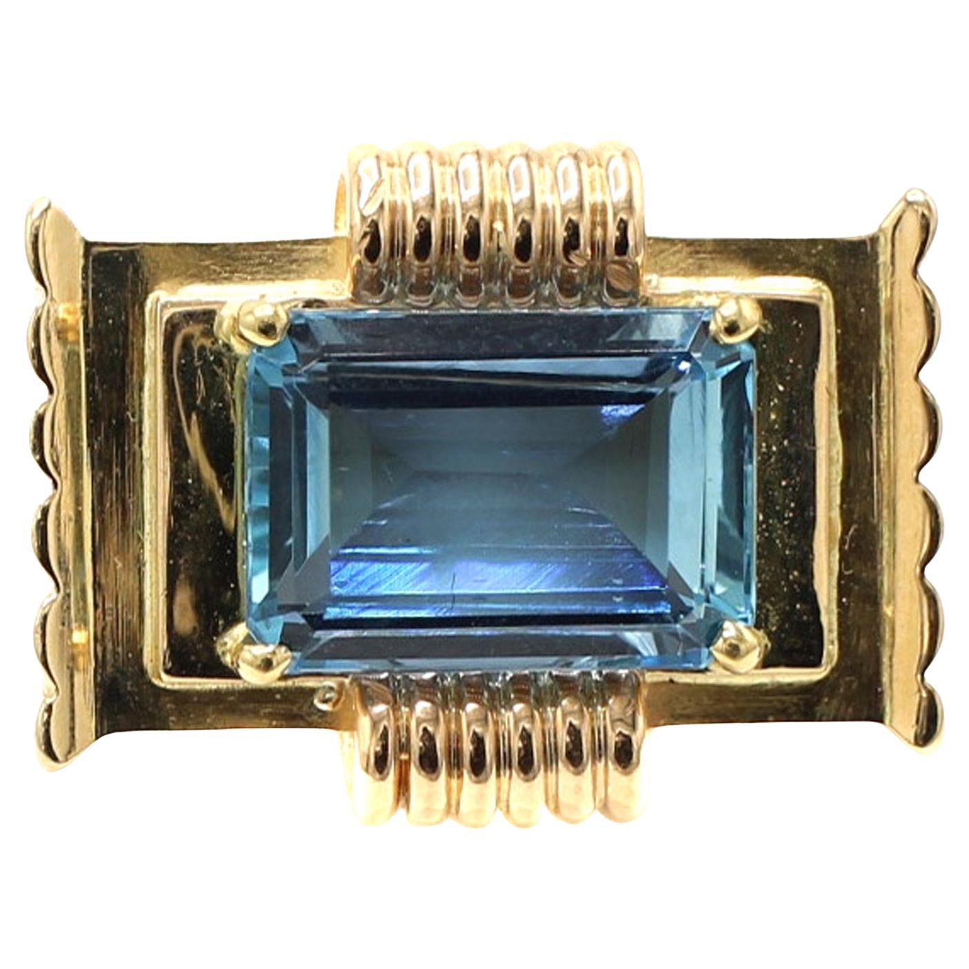 French Retro 18 Karat Yellow Gold Aquamarine Ring