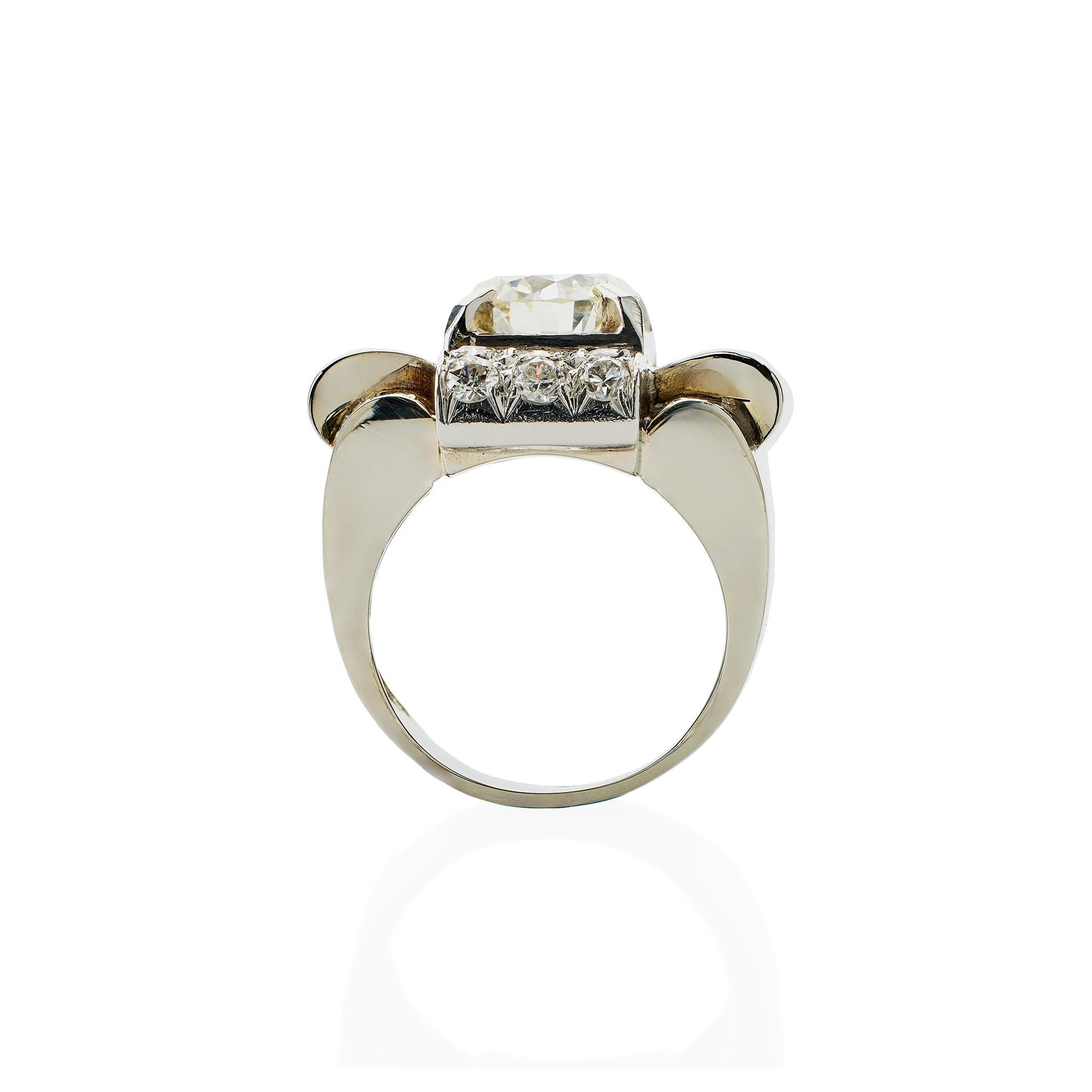 Brilliant Cut French Retro 18K White Gold and Diamond Ring For Sale