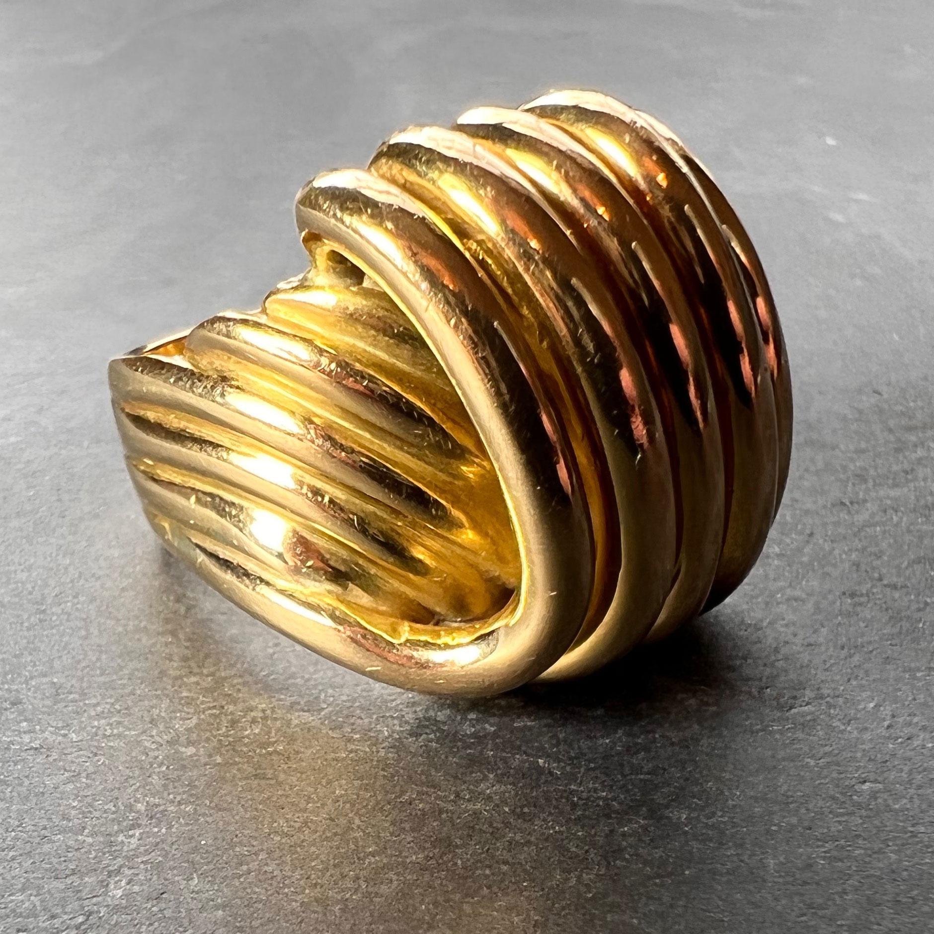 French Retro 18K Yellow Gold ‘Spring’ Ring In Good Condition For Sale In London, GB