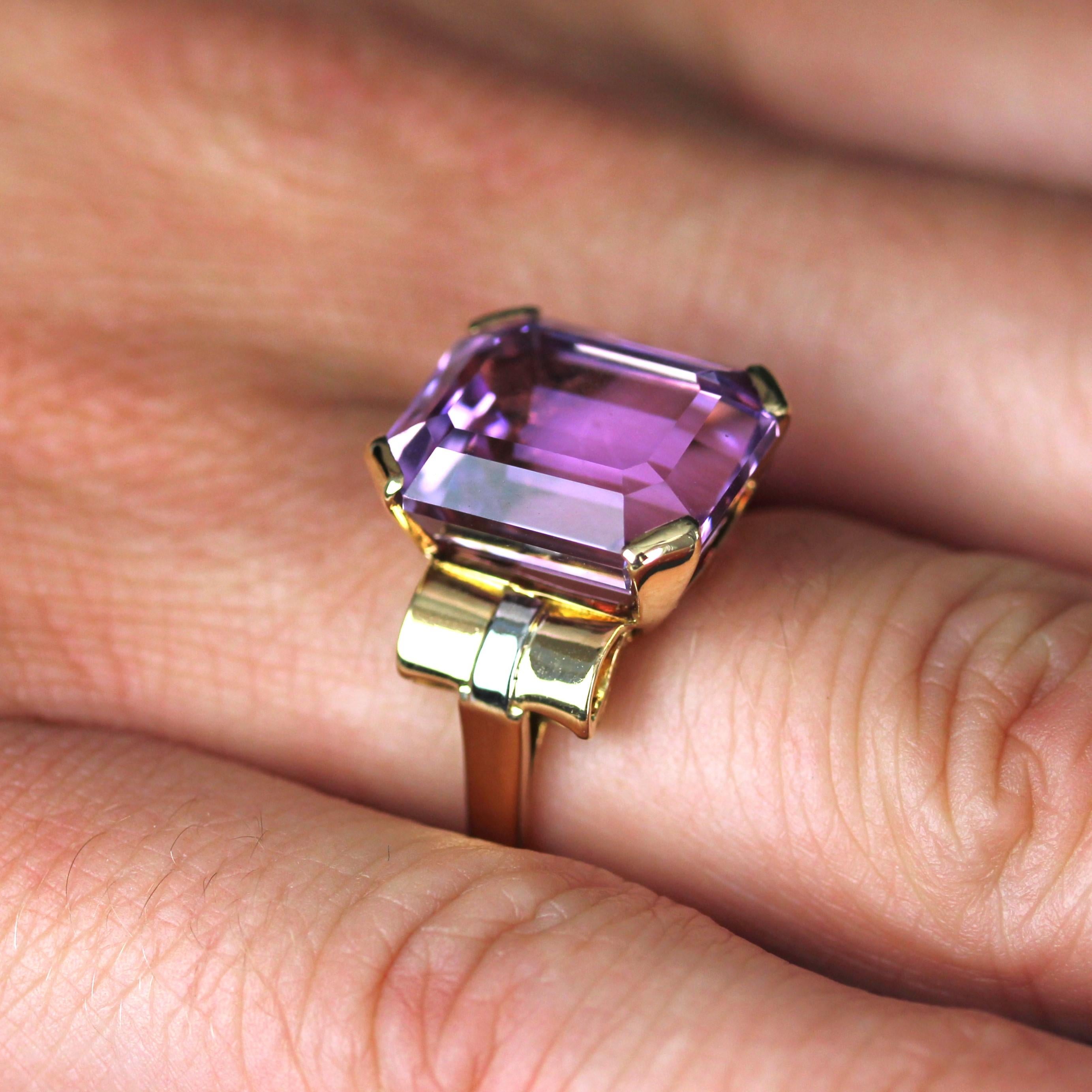 French Retro 1950s 11.29 Carats Kunzite 18 Karat Yellow Gold Cocktail Ring For Sale 6