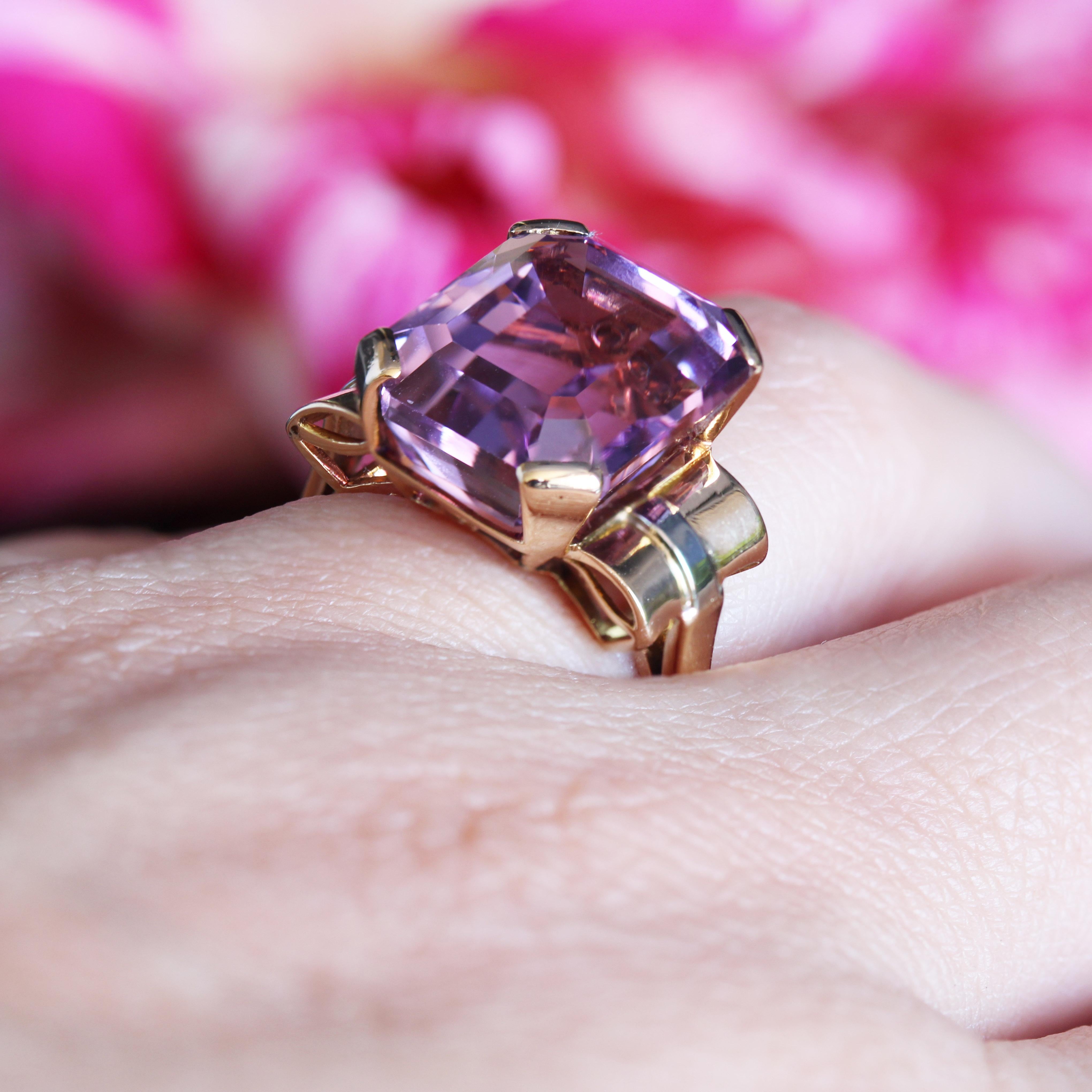 French Retro 1950s 11.29 Carats Kunzite 18 Karat Yellow Gold Cocktail Ring For Sale 7