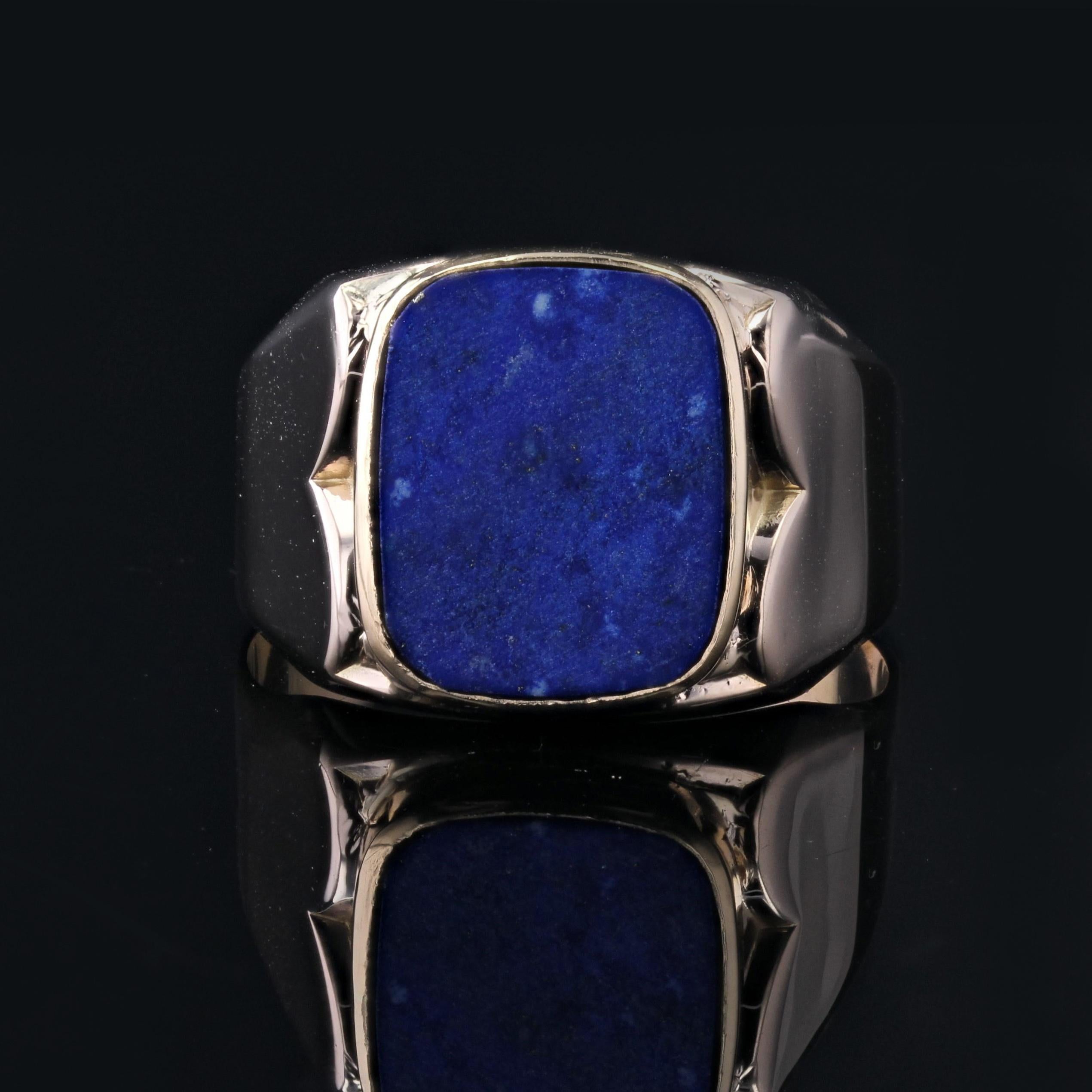 Men's French Retro 1950s Lapis Lazuli 18 Karat Yellow Gold Signet Ring For Sale