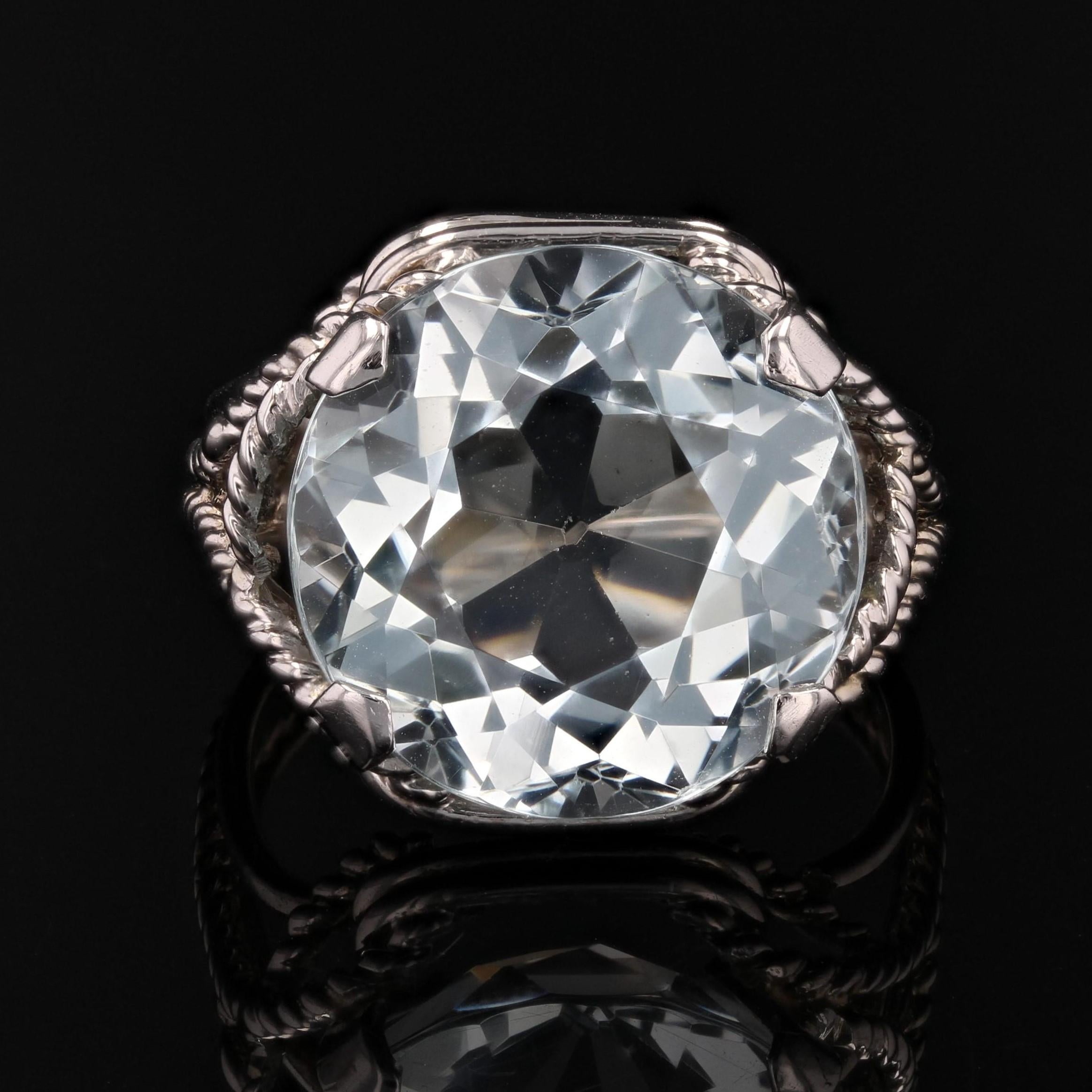 French Retro 1960s 12 Carats Aquamarine 18 Karat White Gold Platinum Ring In Good Condition For Sale In Poitiers, FR