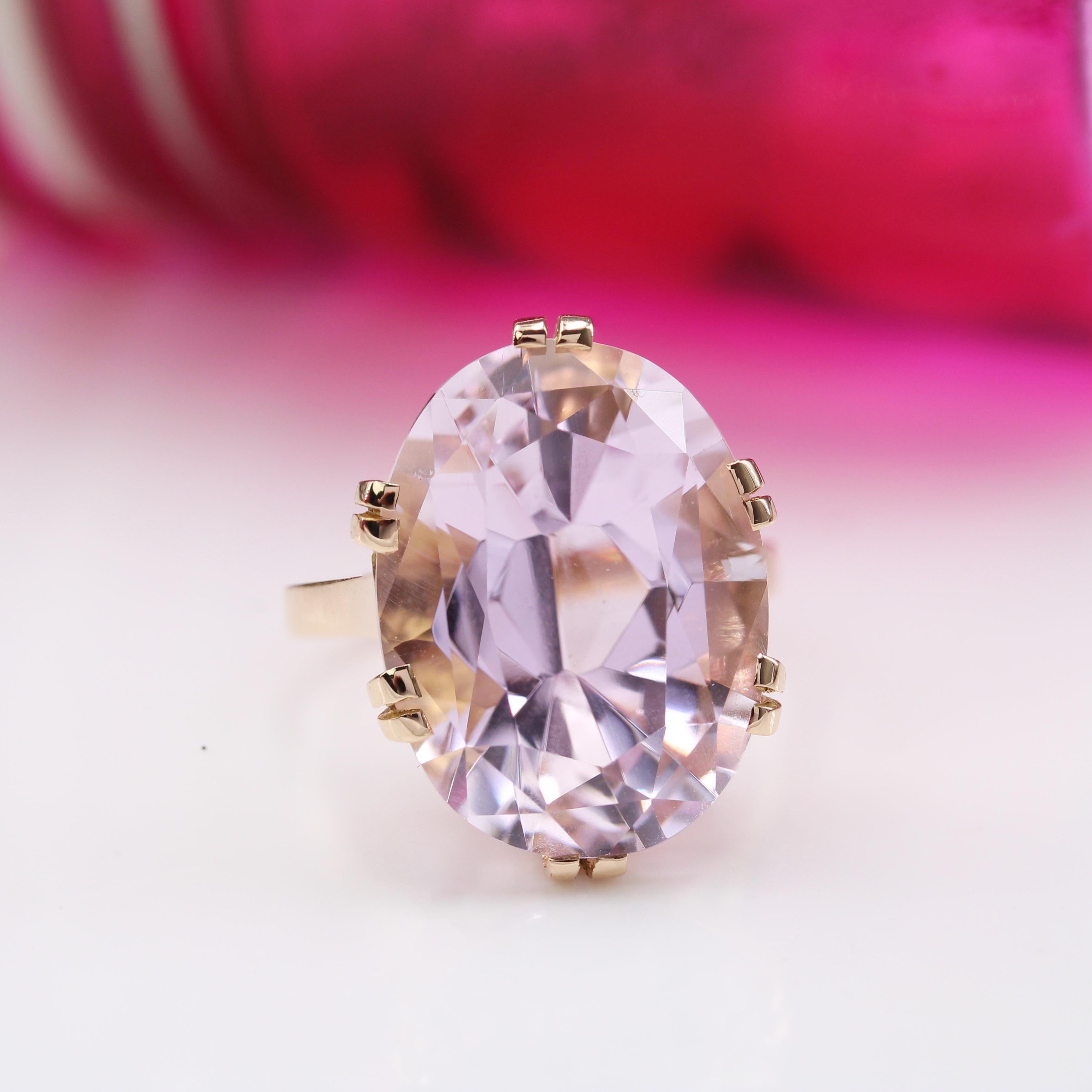 Oval Cut French Retro 1960s 17.71 Carats Kunzite 18 Karat Rose Gold Cocktail Ring For Sale