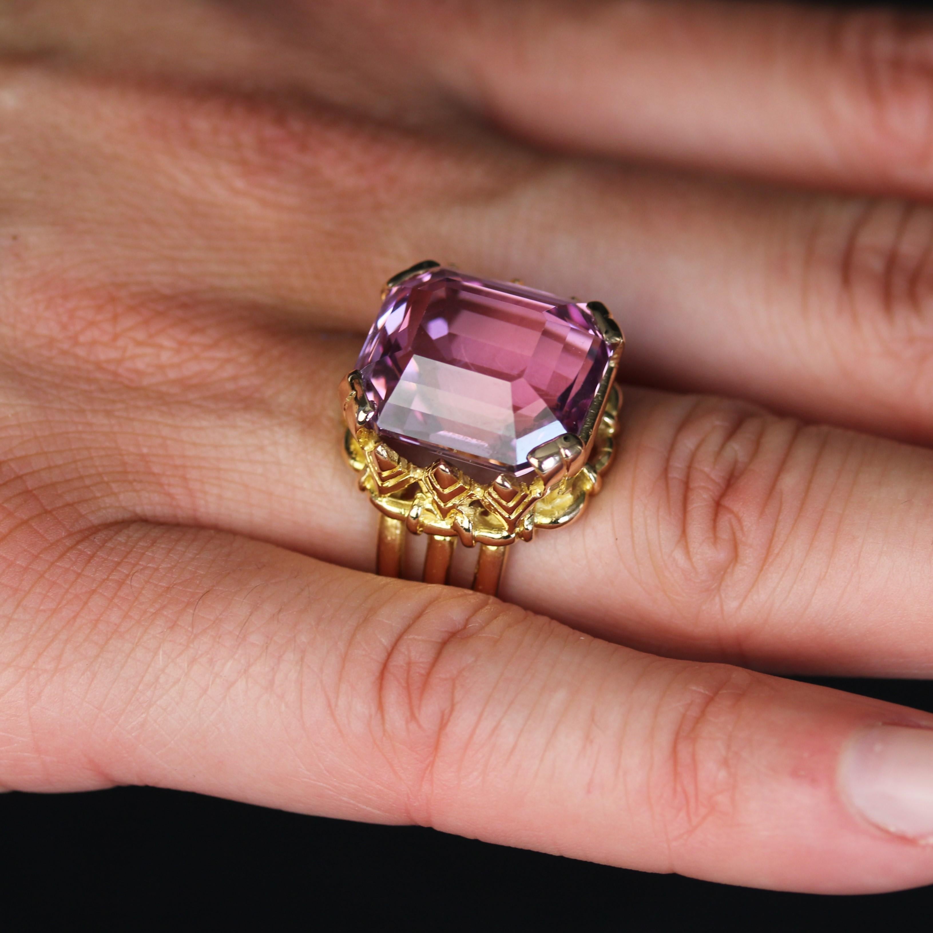 French Retro 1960s 19.39 Carats Kunzite 18 Karat Yellow Gold Cocktail Ring For Sale 7