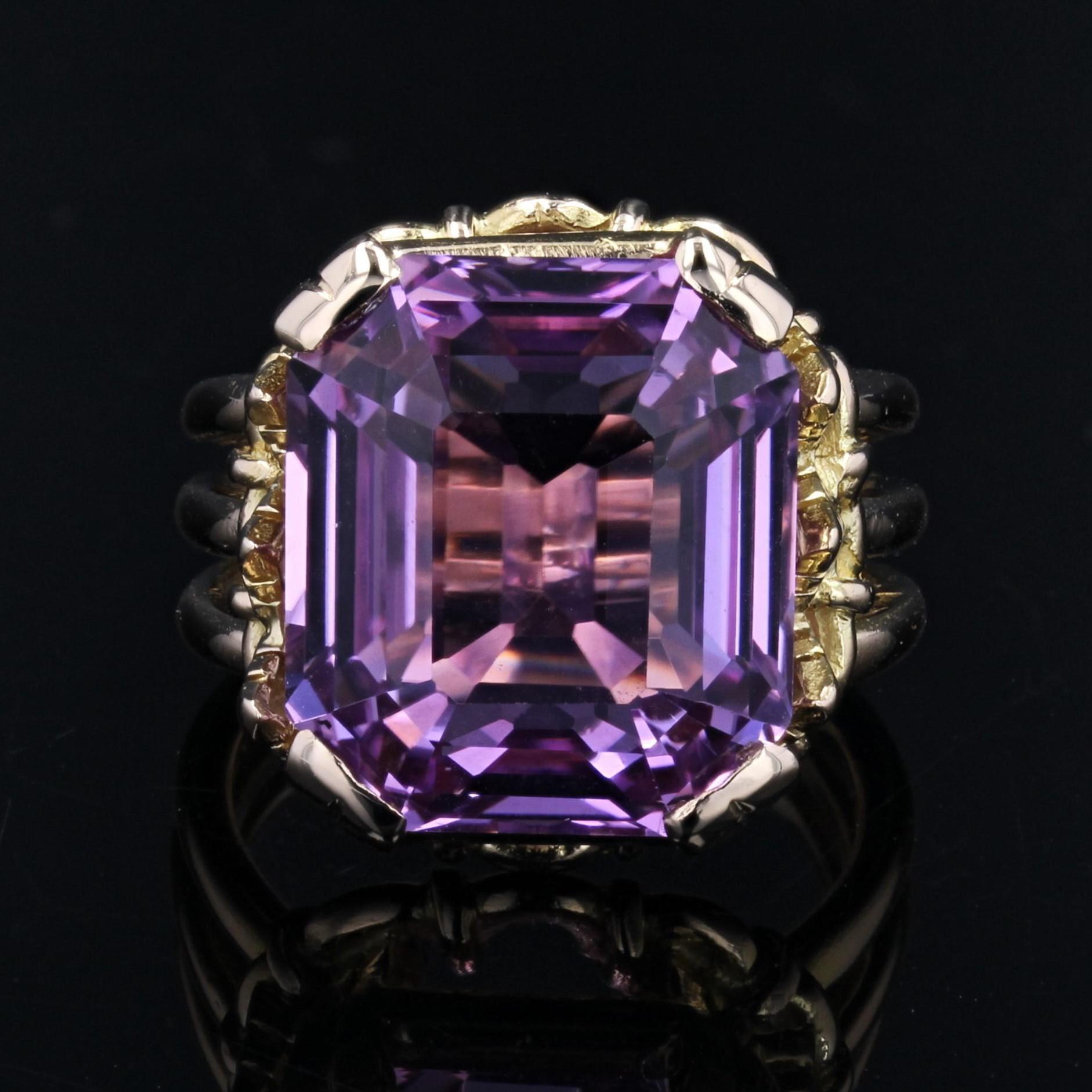 Women's French Retro 1960s 19.39 Carats Kunzite 18 Karat Yellow Gold Cocktail Ring For Sale