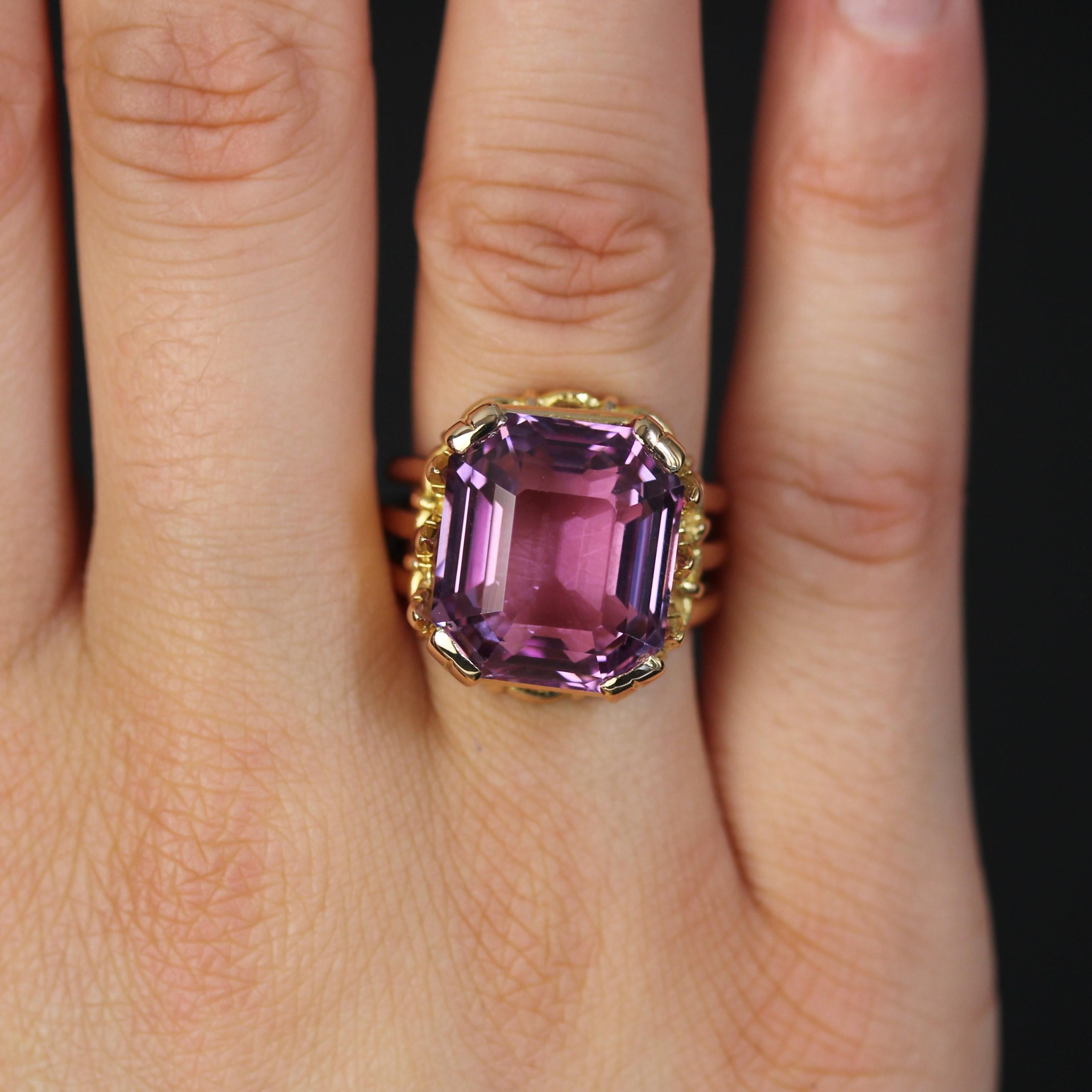 French Retro 1960s 19.39 Carats Kunzite 18 Karat Yellow Gold Cocktail Ring For Sale 1
