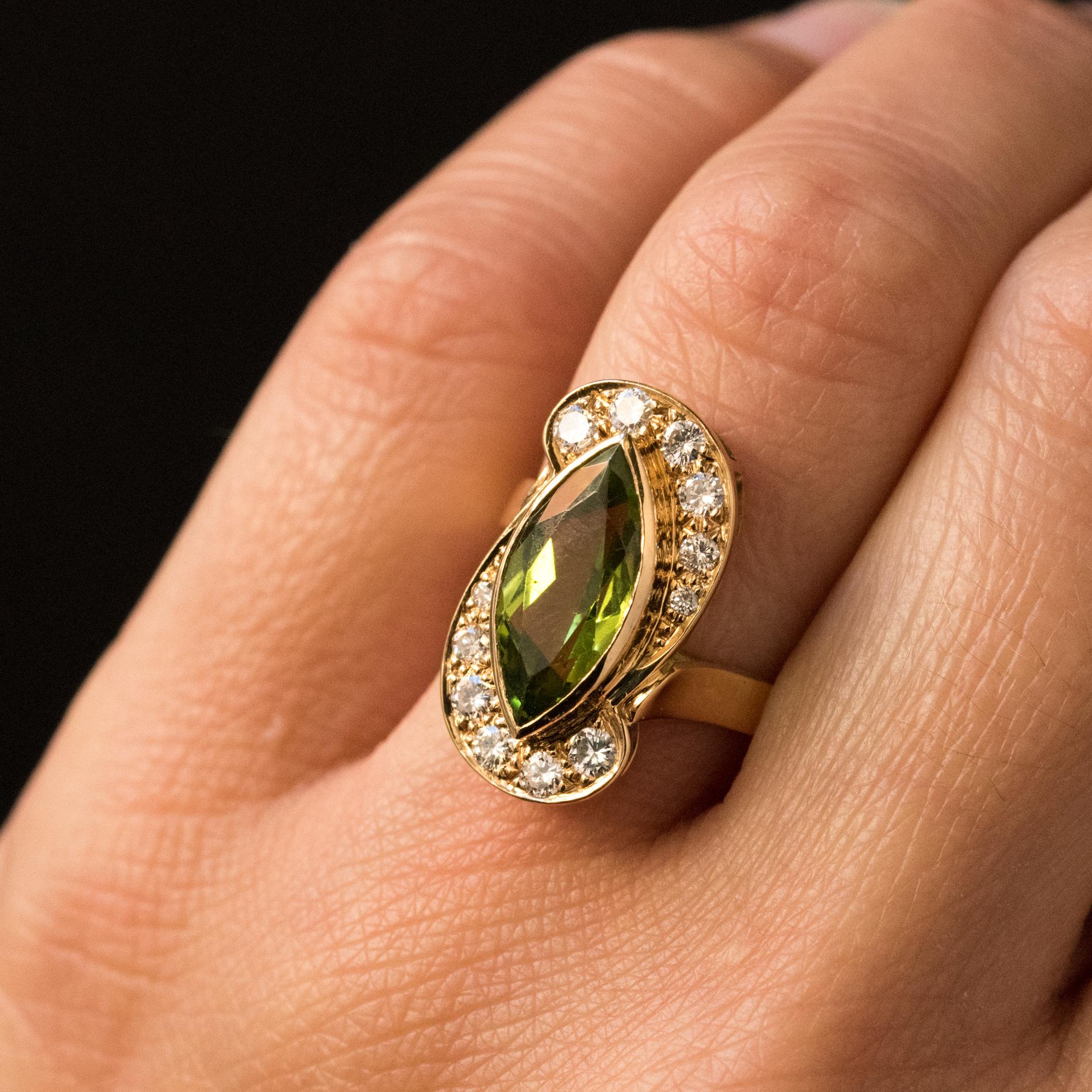 Women's French Retro 1960s 2.72 Carats Peridot Diamond Ring